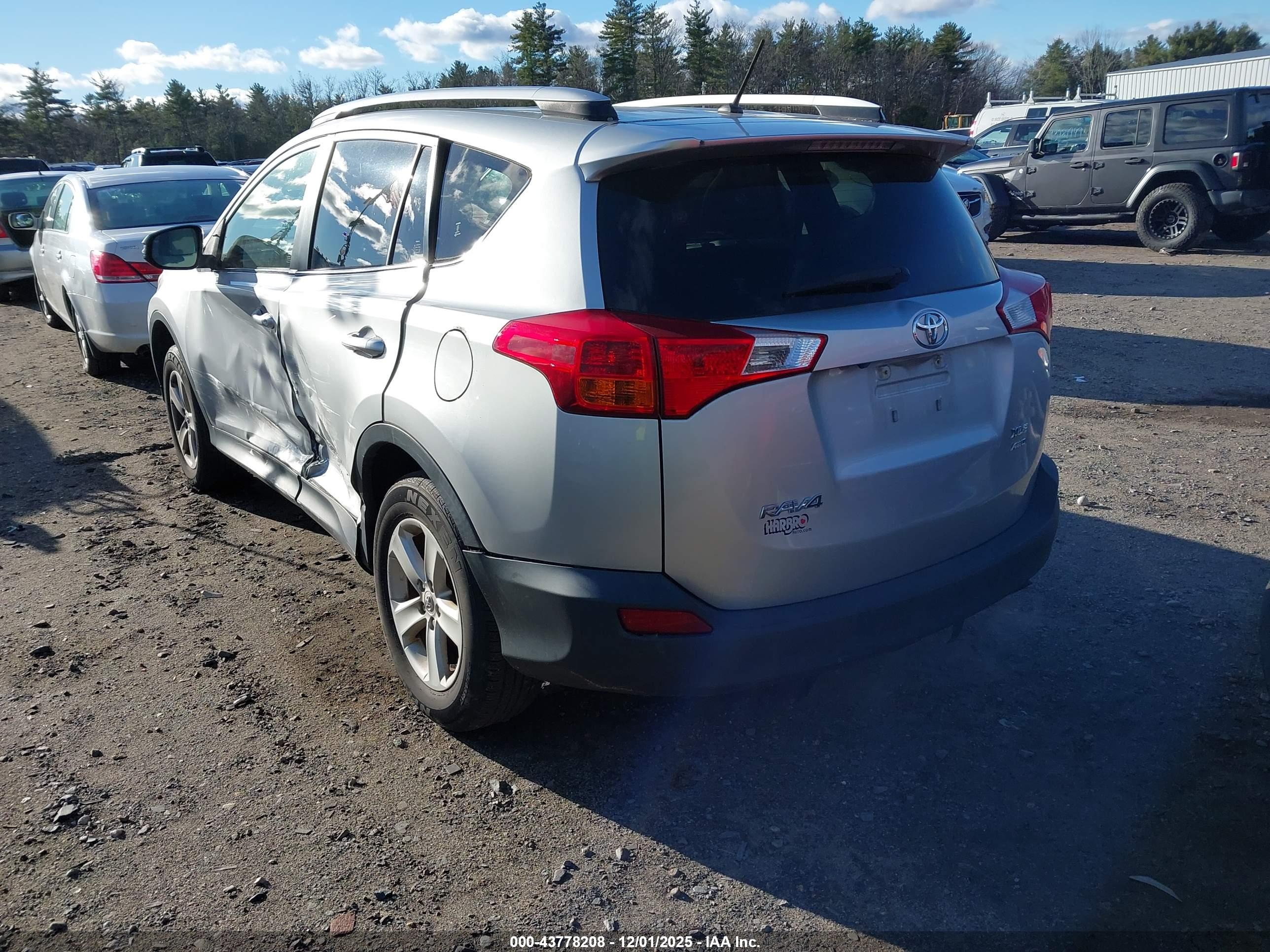 TOYOTA RAV4 image 3
