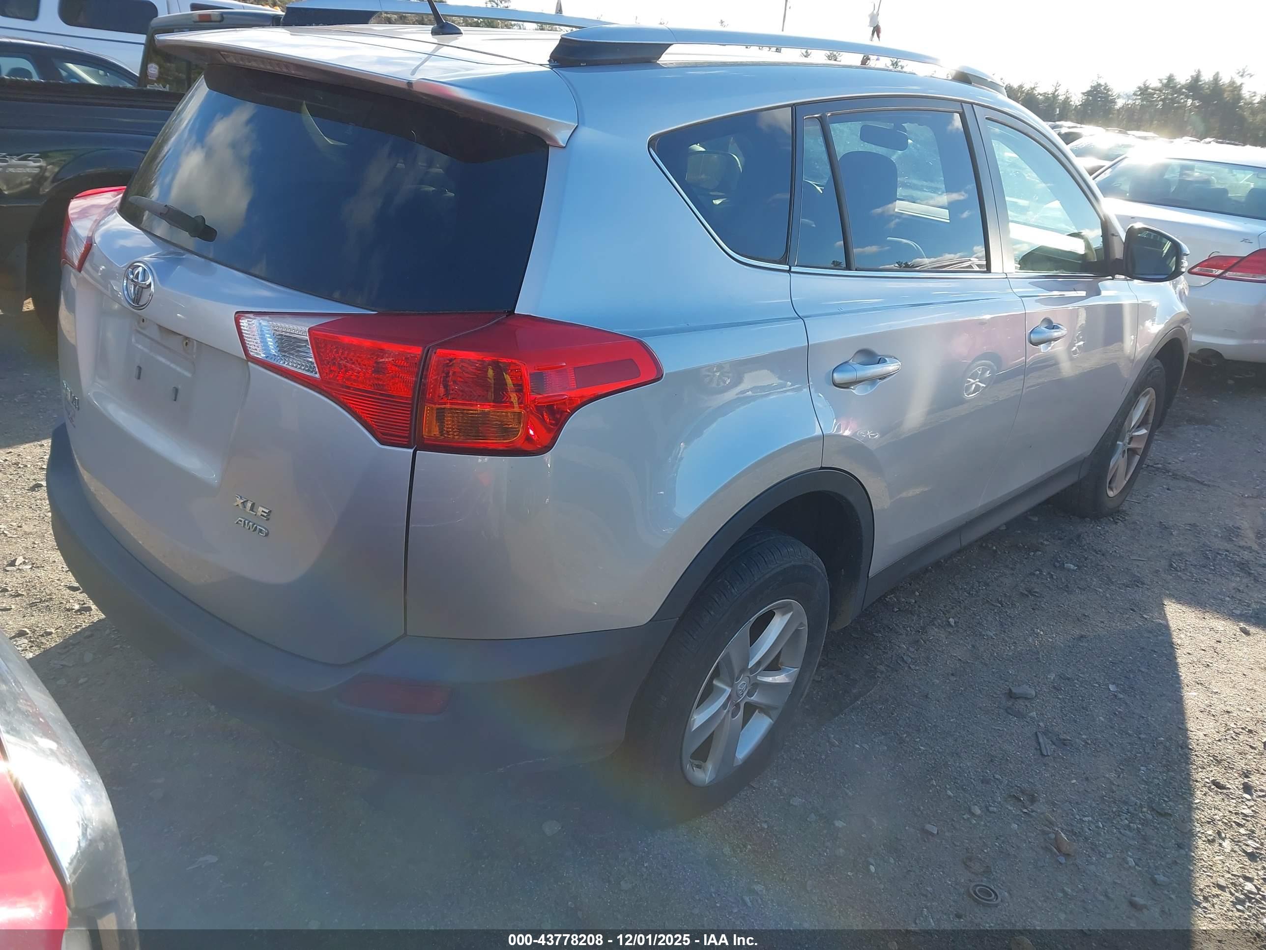 TOYOTA RAV4 image 4