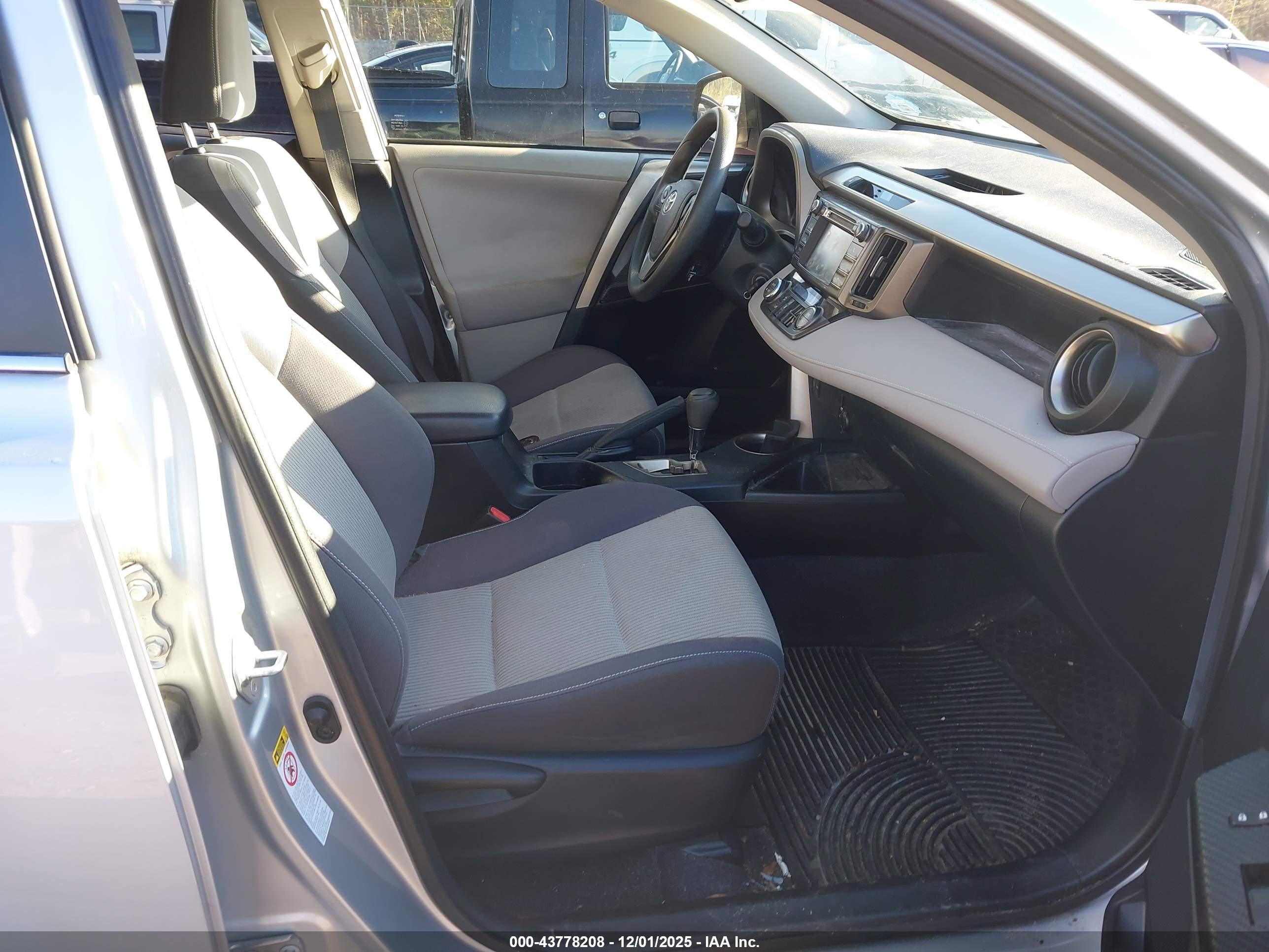 TOYOTA RAV4 image 5