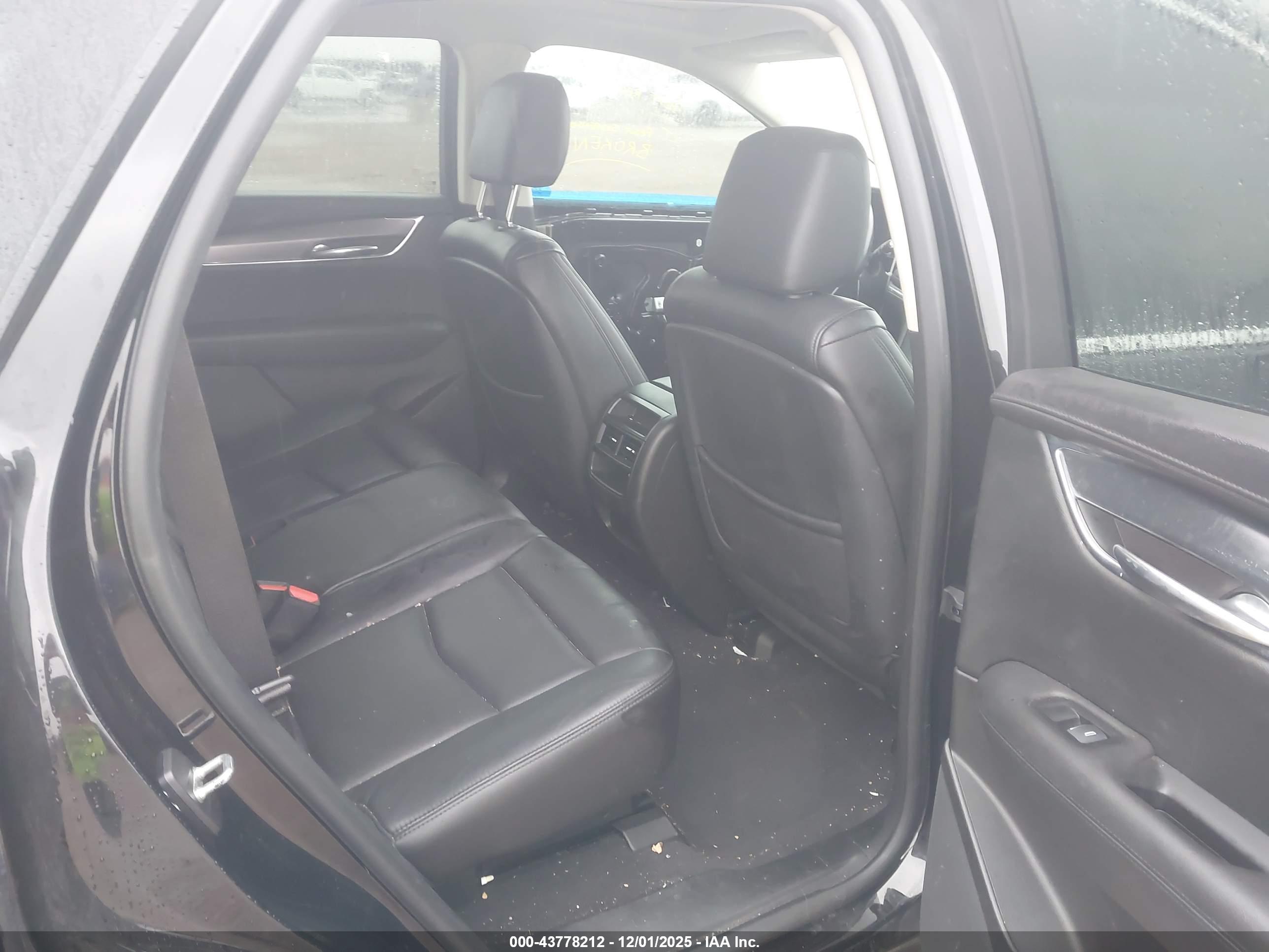 CADILLAC XT5 image 8