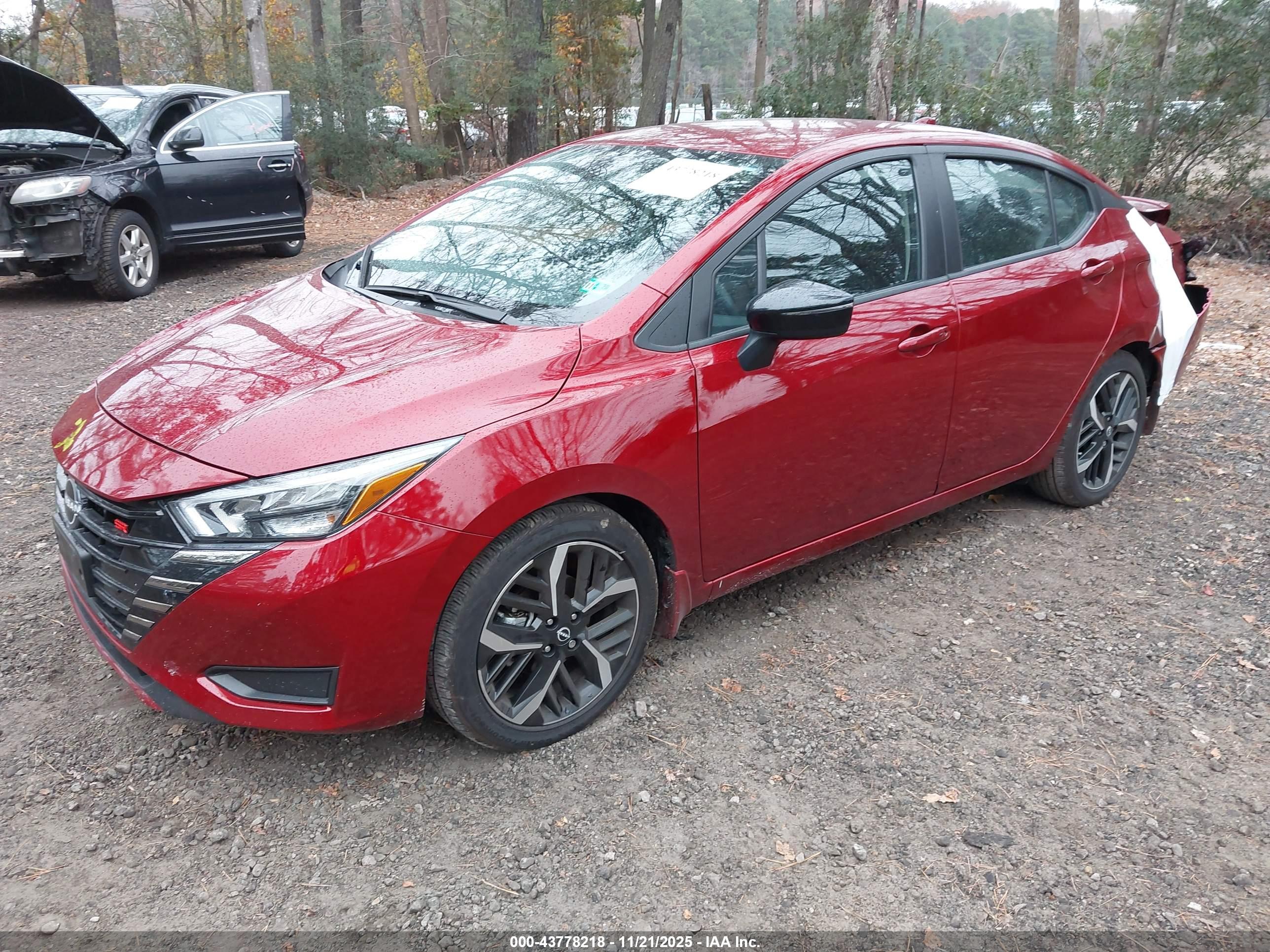 NISSAN VERSA image 2