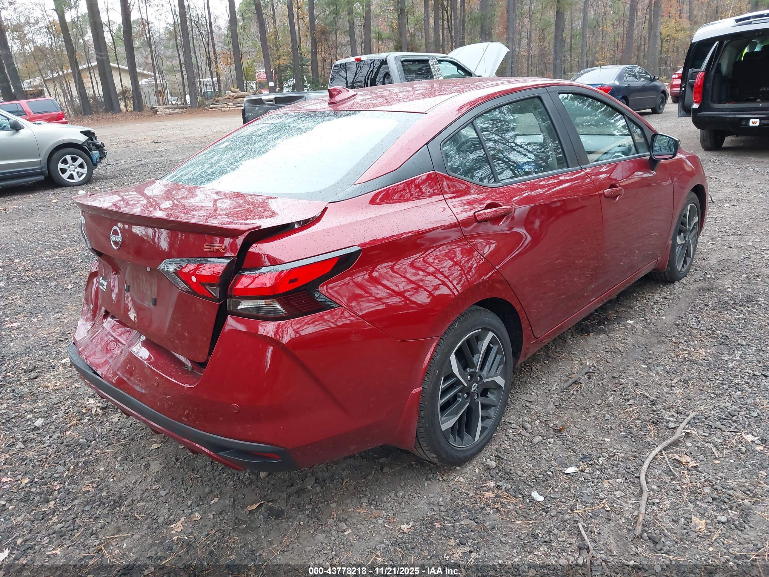 NISSAN VERSA image 4