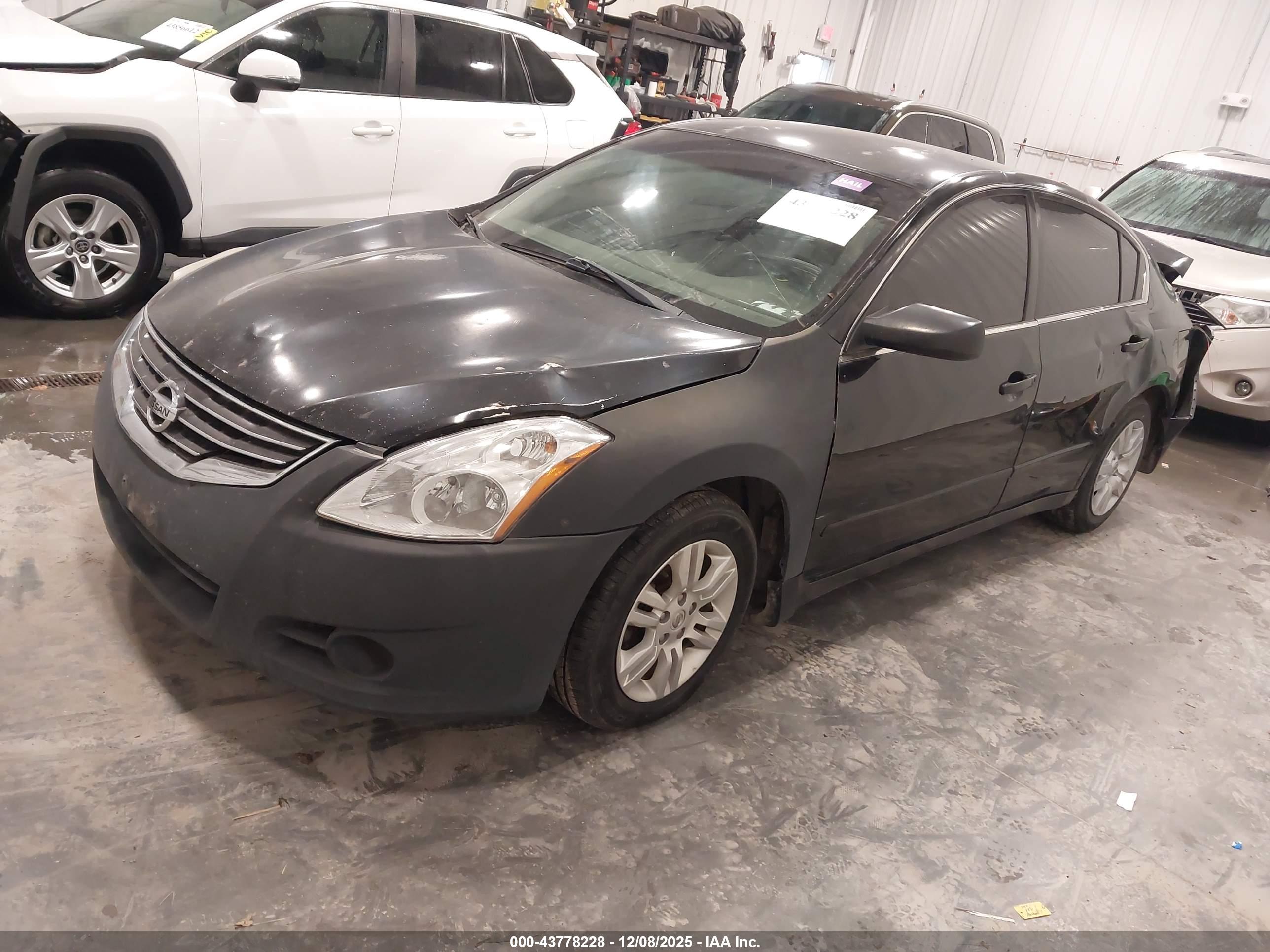 NISSAN ALTIMA image 2