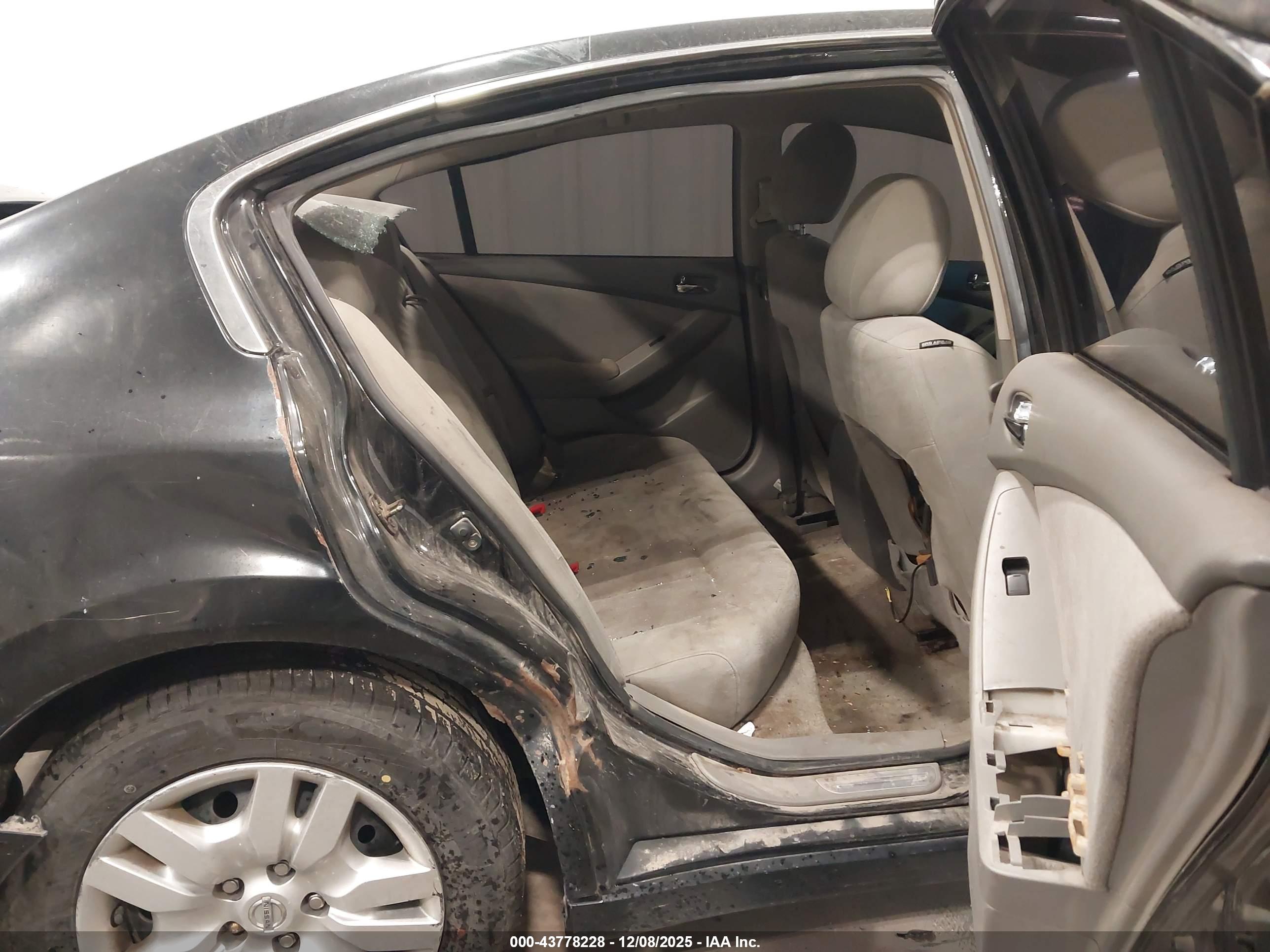 NISSAN ALTIMA image 8
