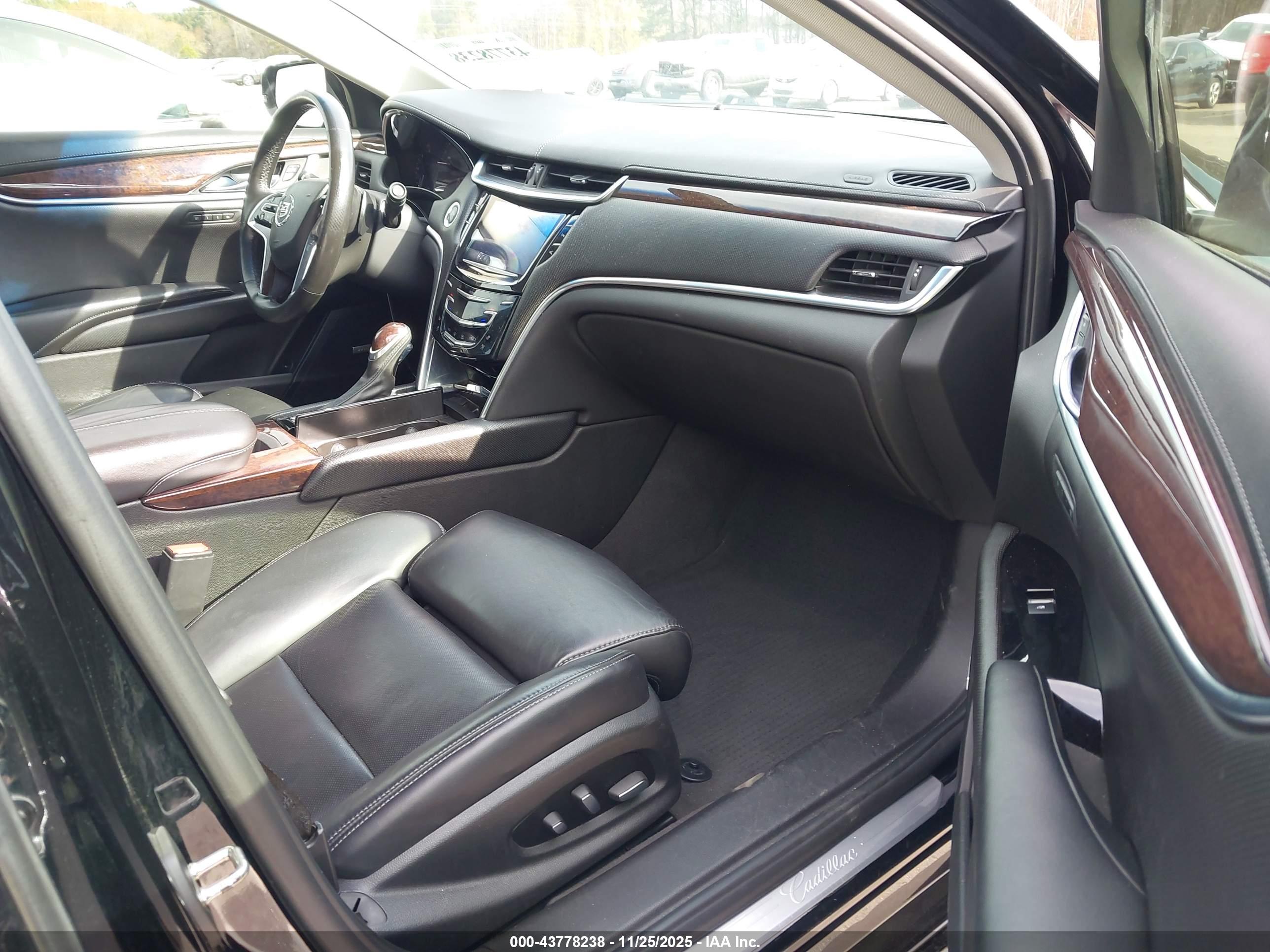 CADILLAC XTS image 5