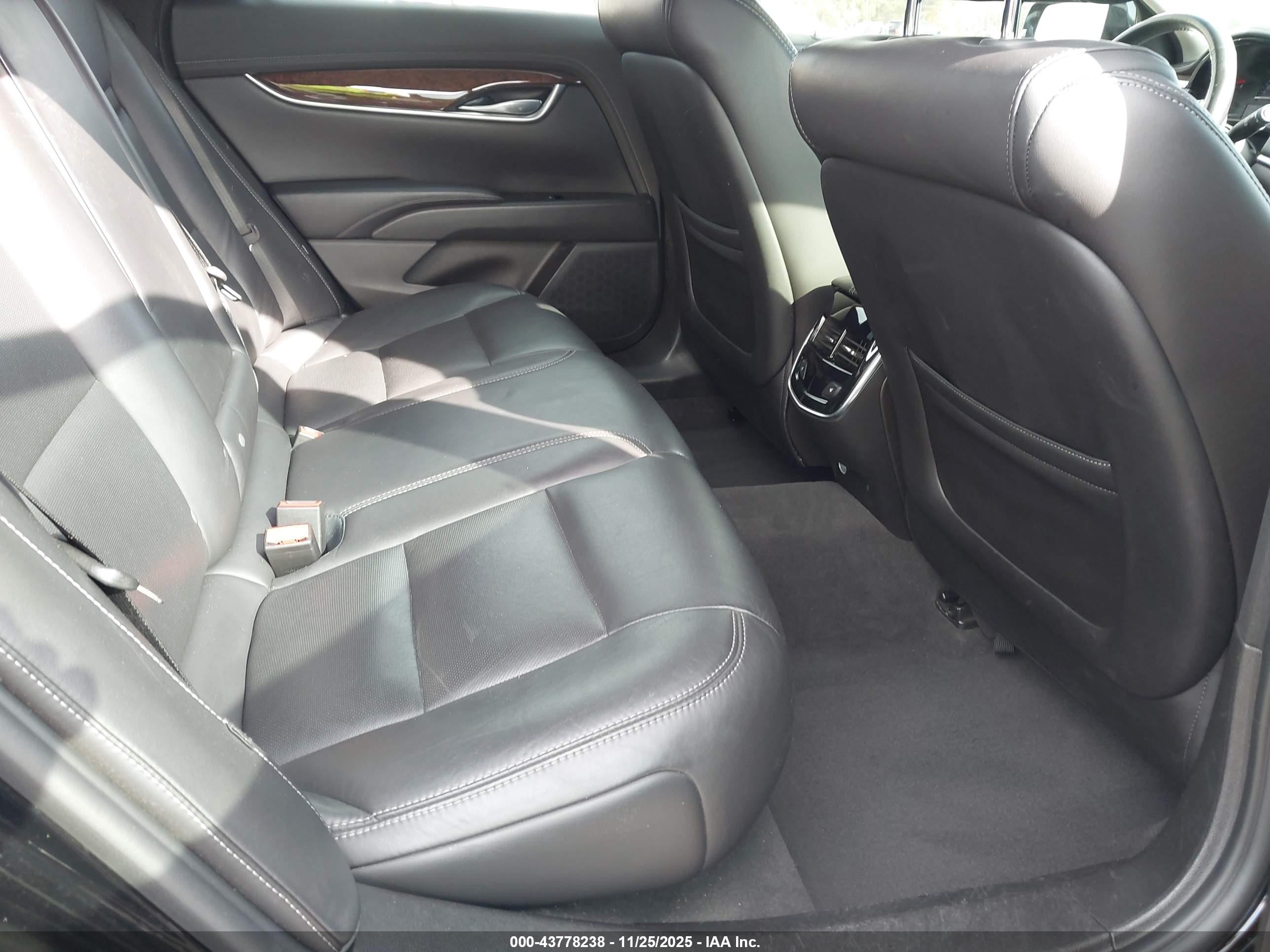 CADILLAC XTS image 8