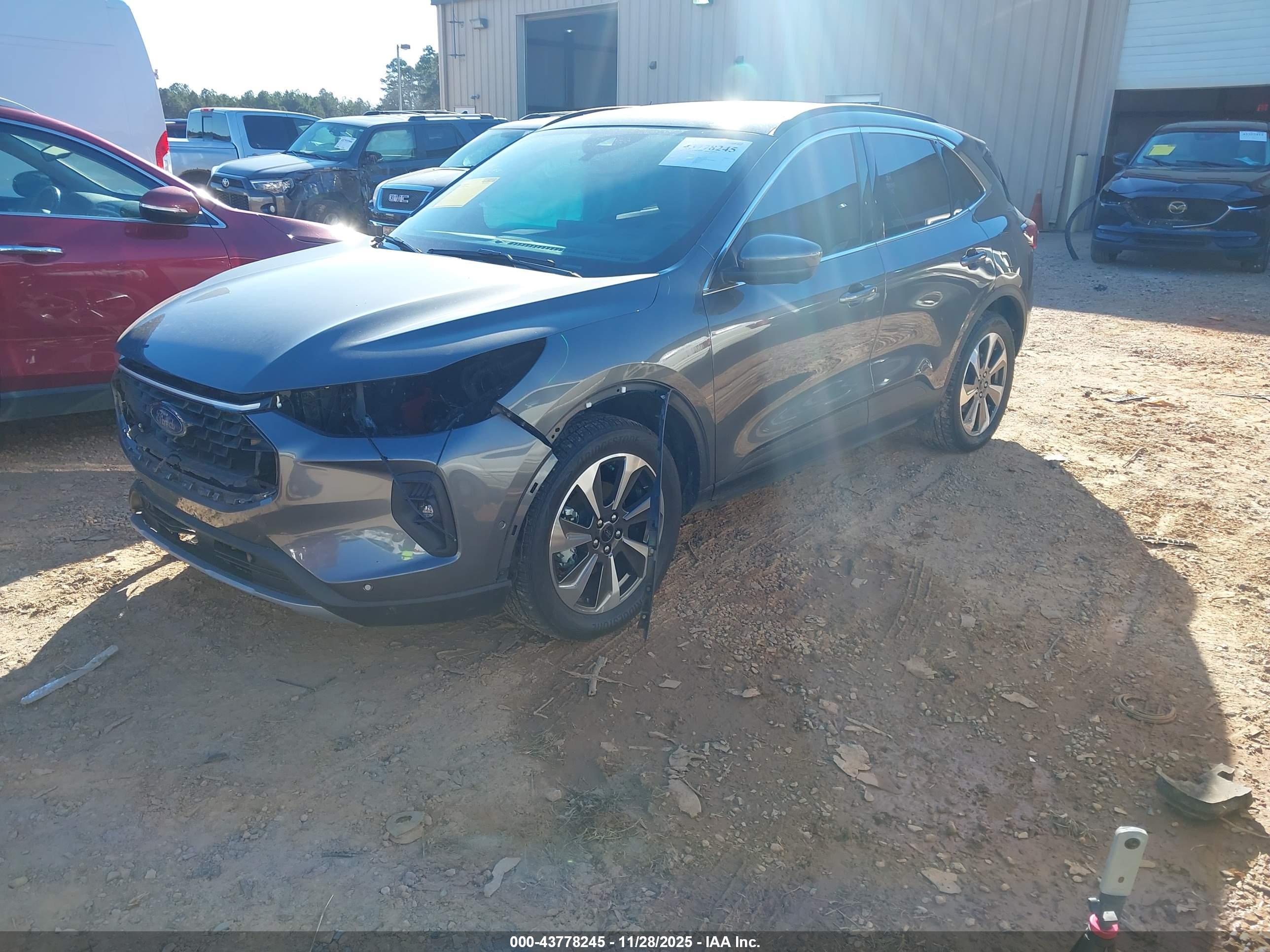 FORD ESCAPE image 2