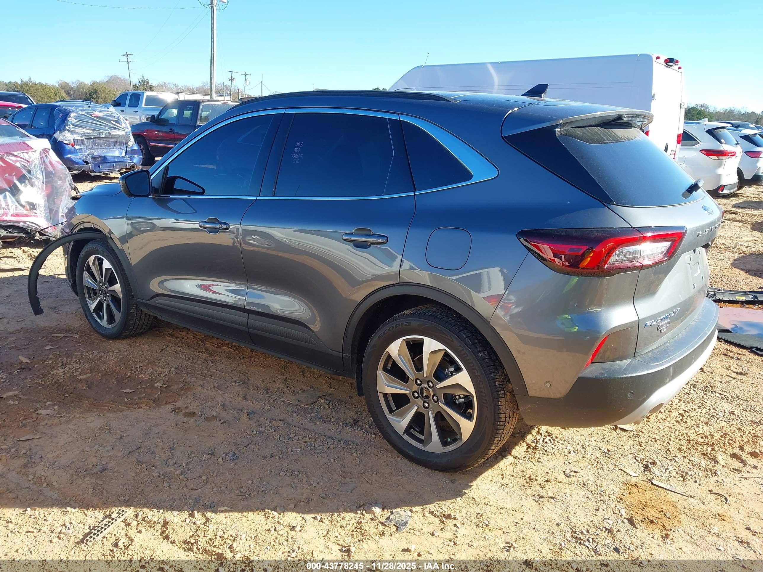 FORD ESCAPE image 3