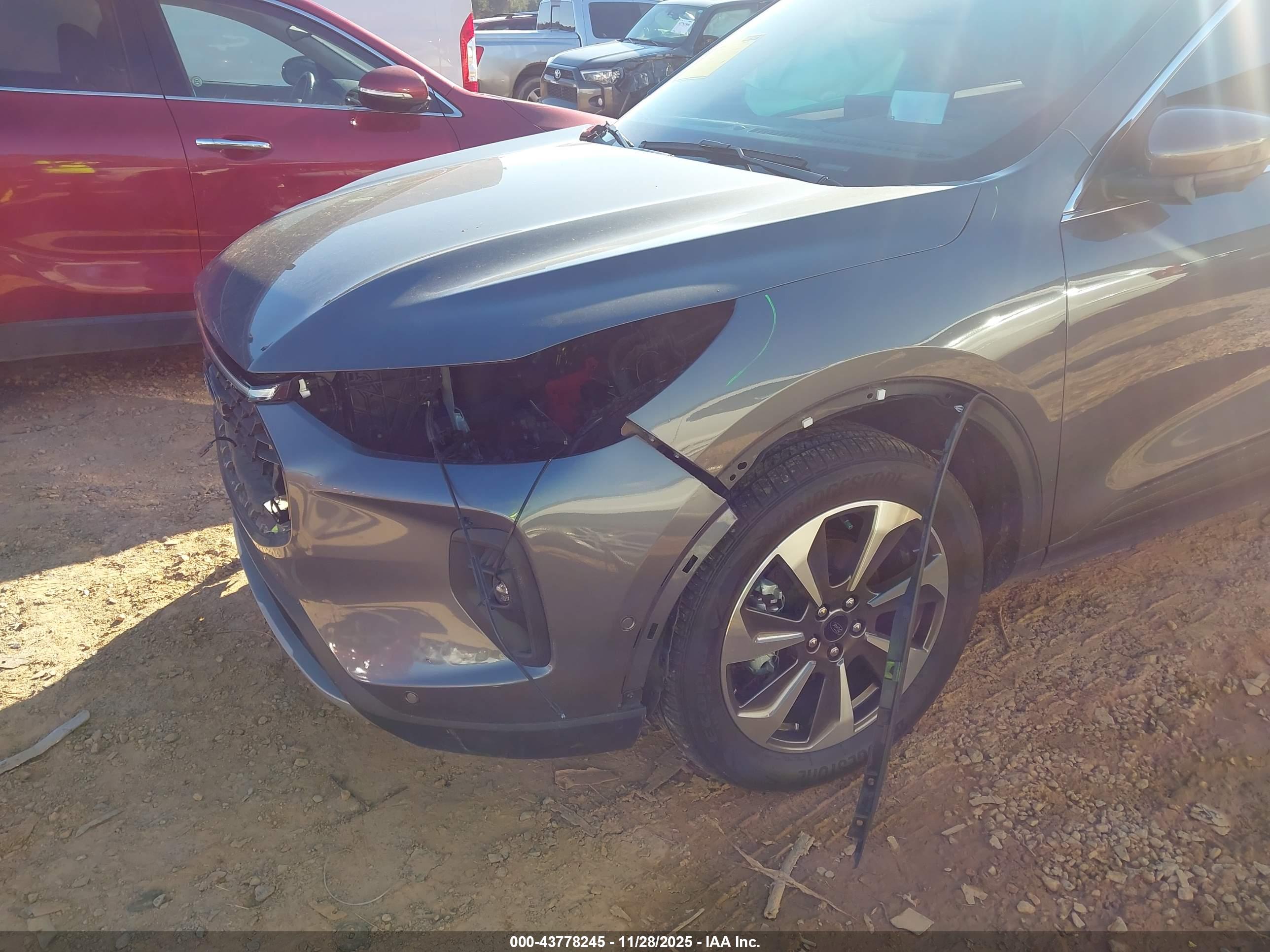 FORD ESCAPE image 6