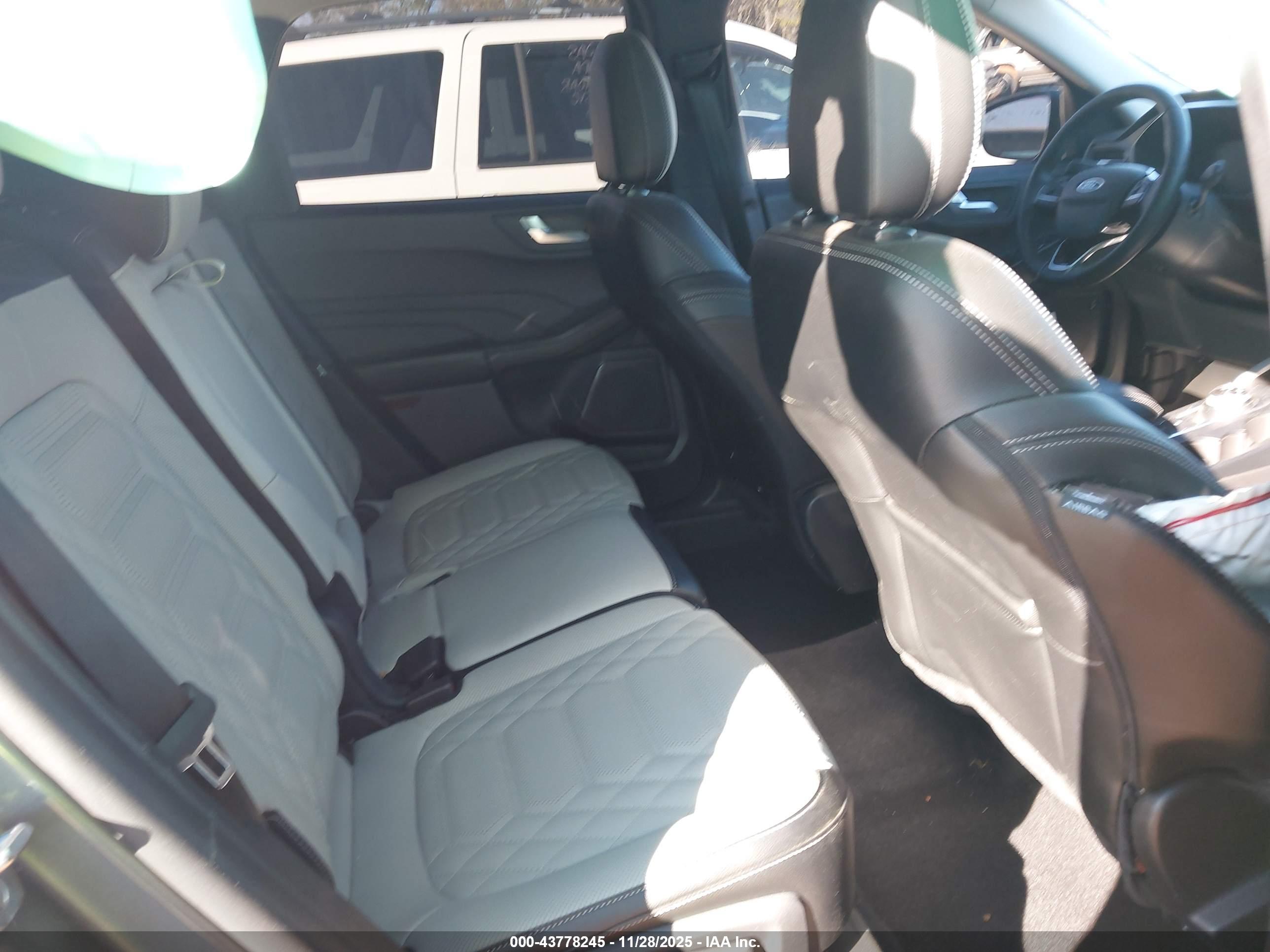 FORD ESCAPE image 8