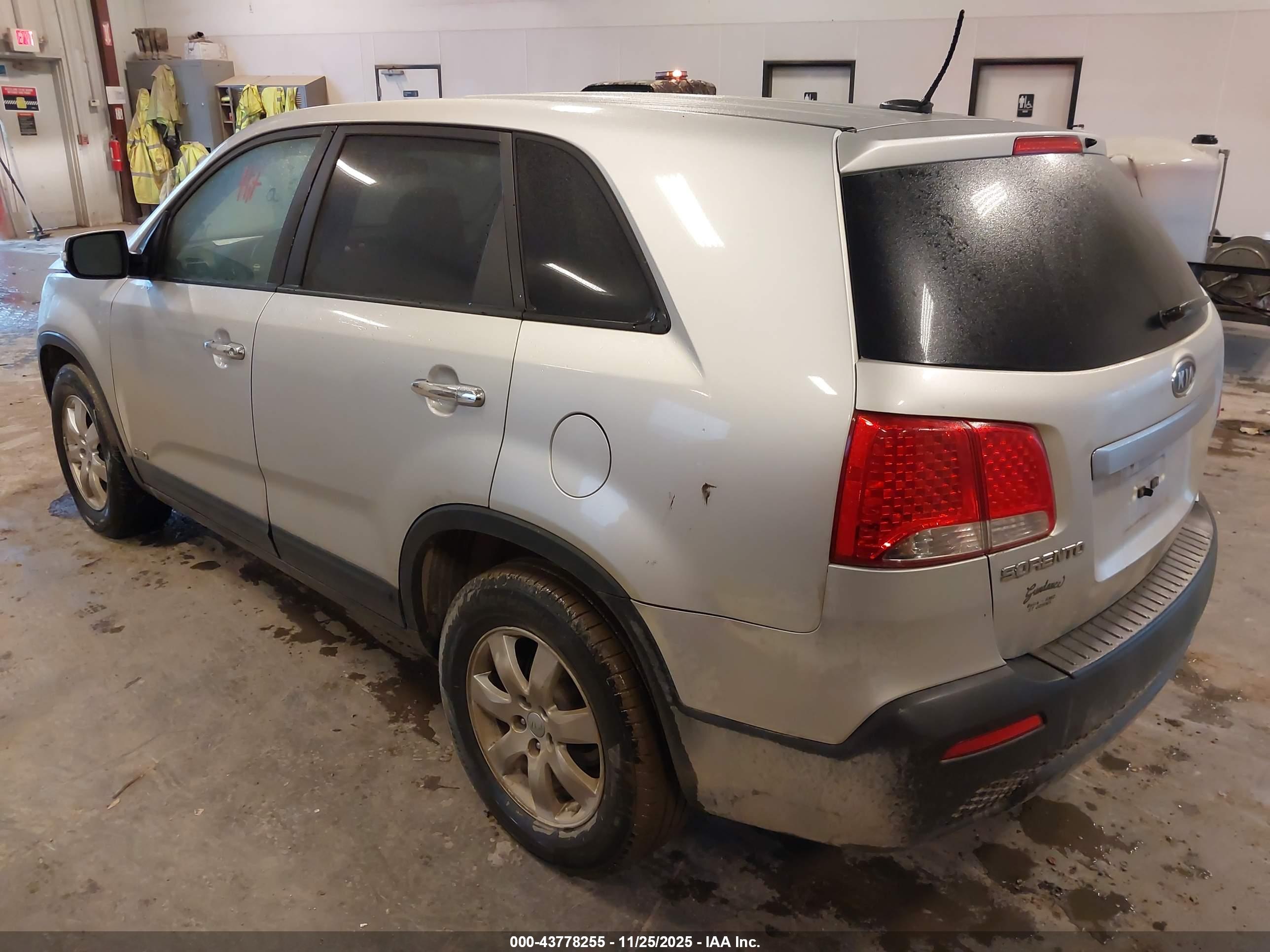 KIA SORENTO image 3