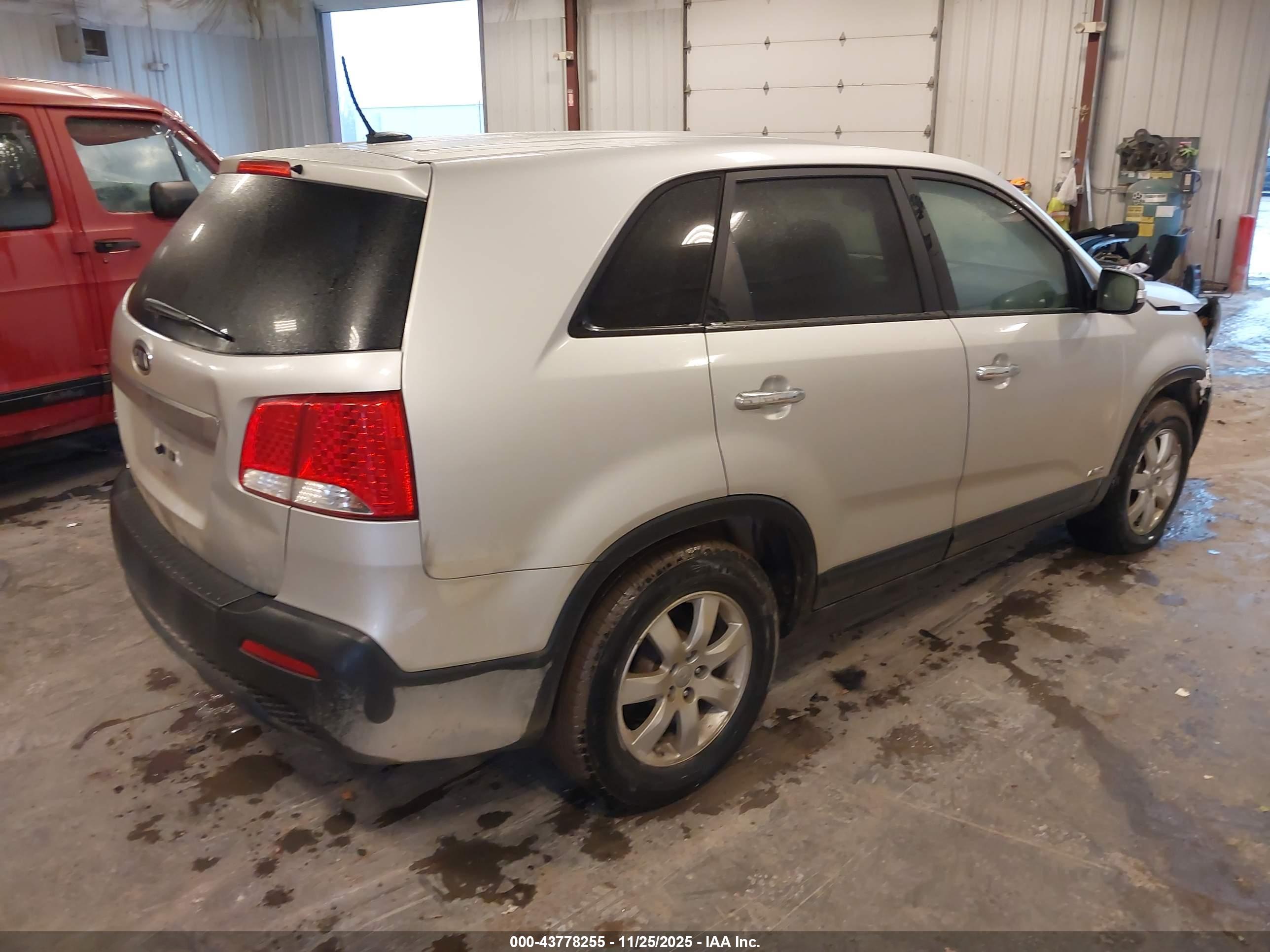 KIA SORENTO image 4