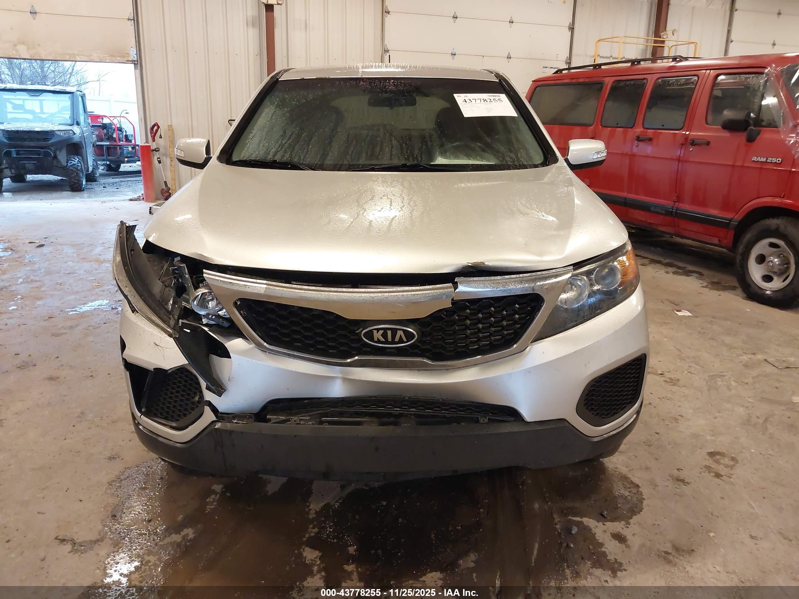 KIA SORENTO image 6