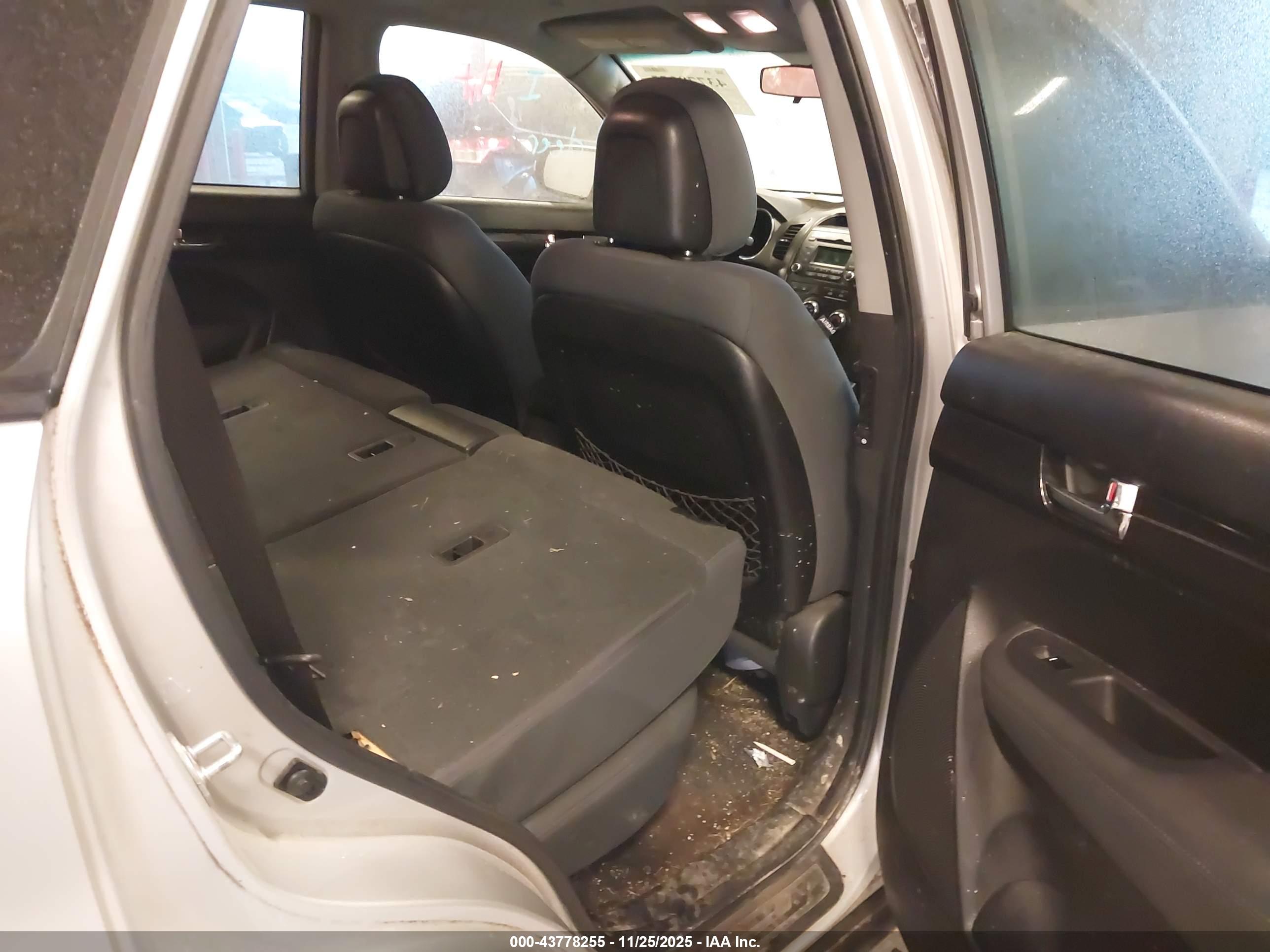 KIA SORENTO image 8