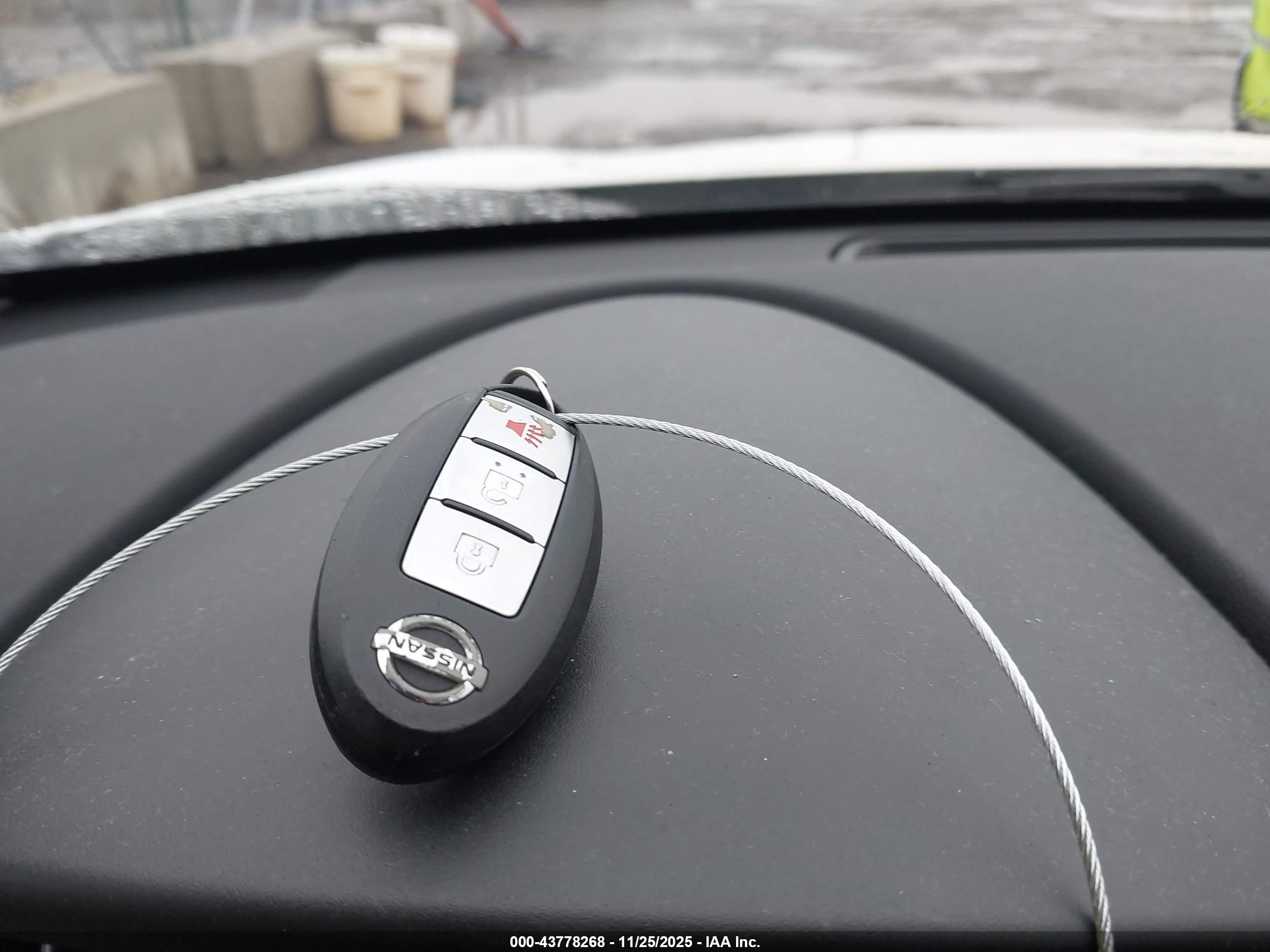 NISSAN ROGUE image 11