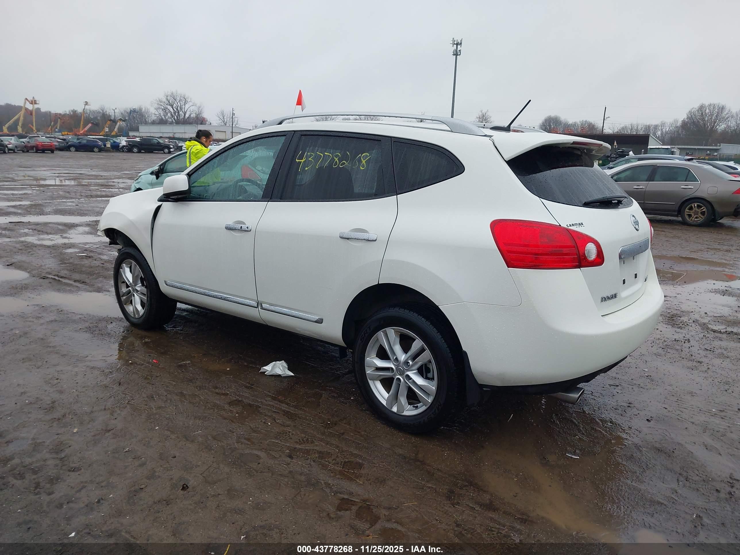 NISSAN ROGUE image 3