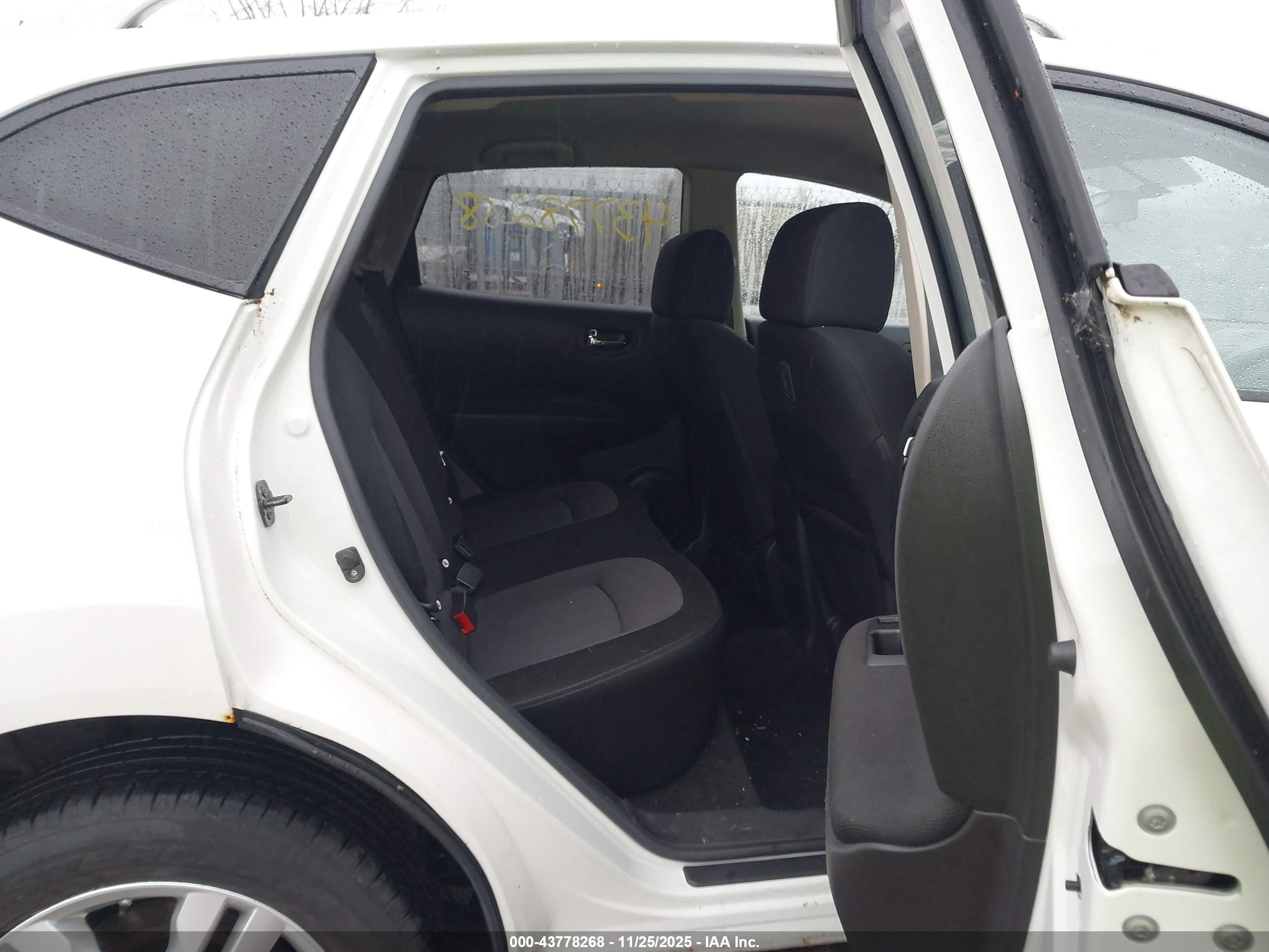 NISSAN ROGUE image 8