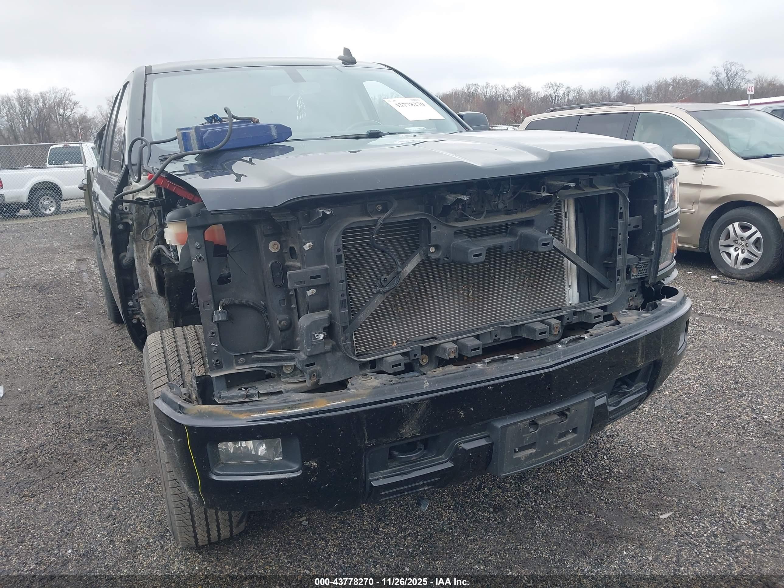 CHEVROLET SILVERADO image 6