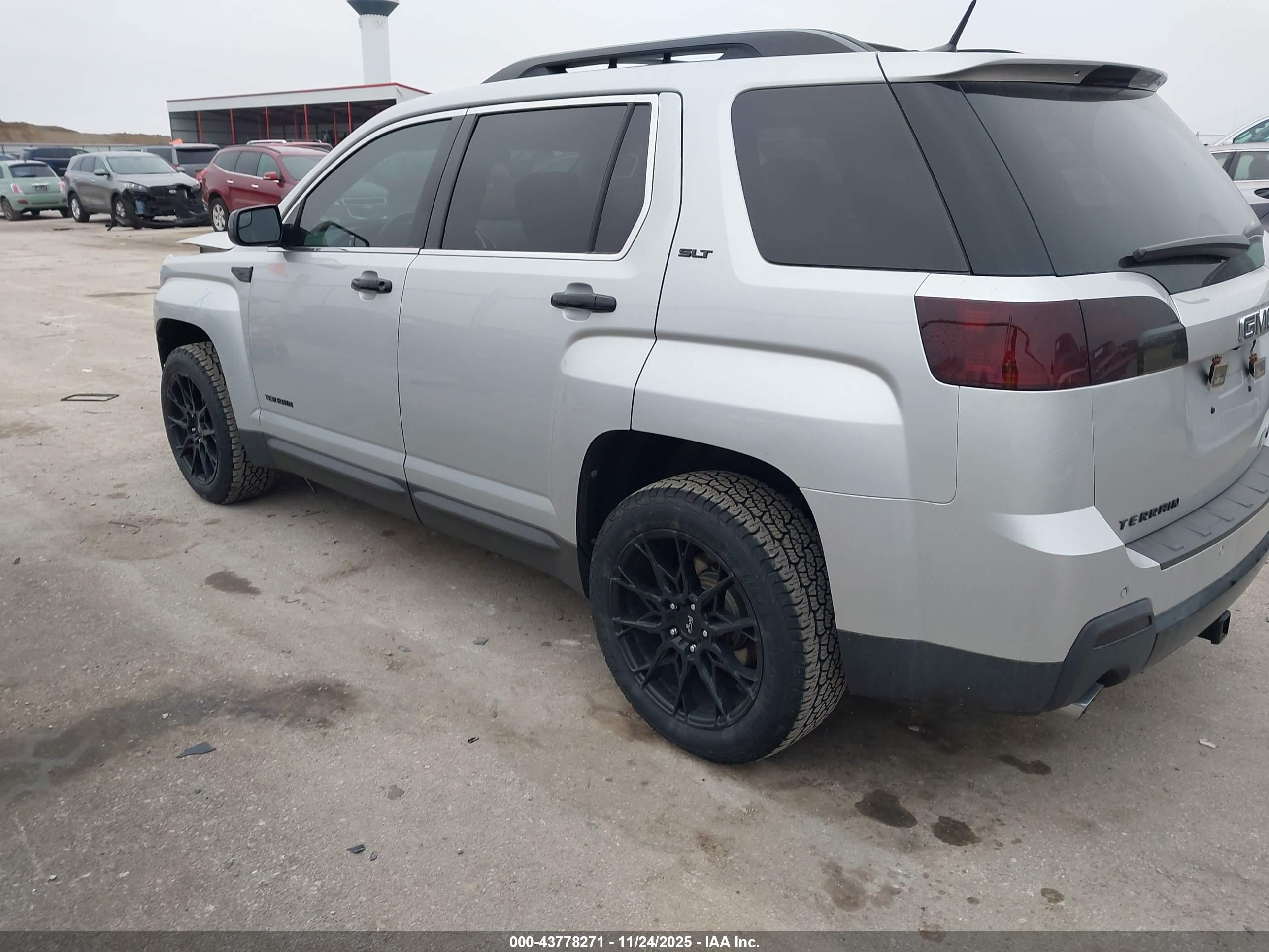 GMC TERRAIN image 3