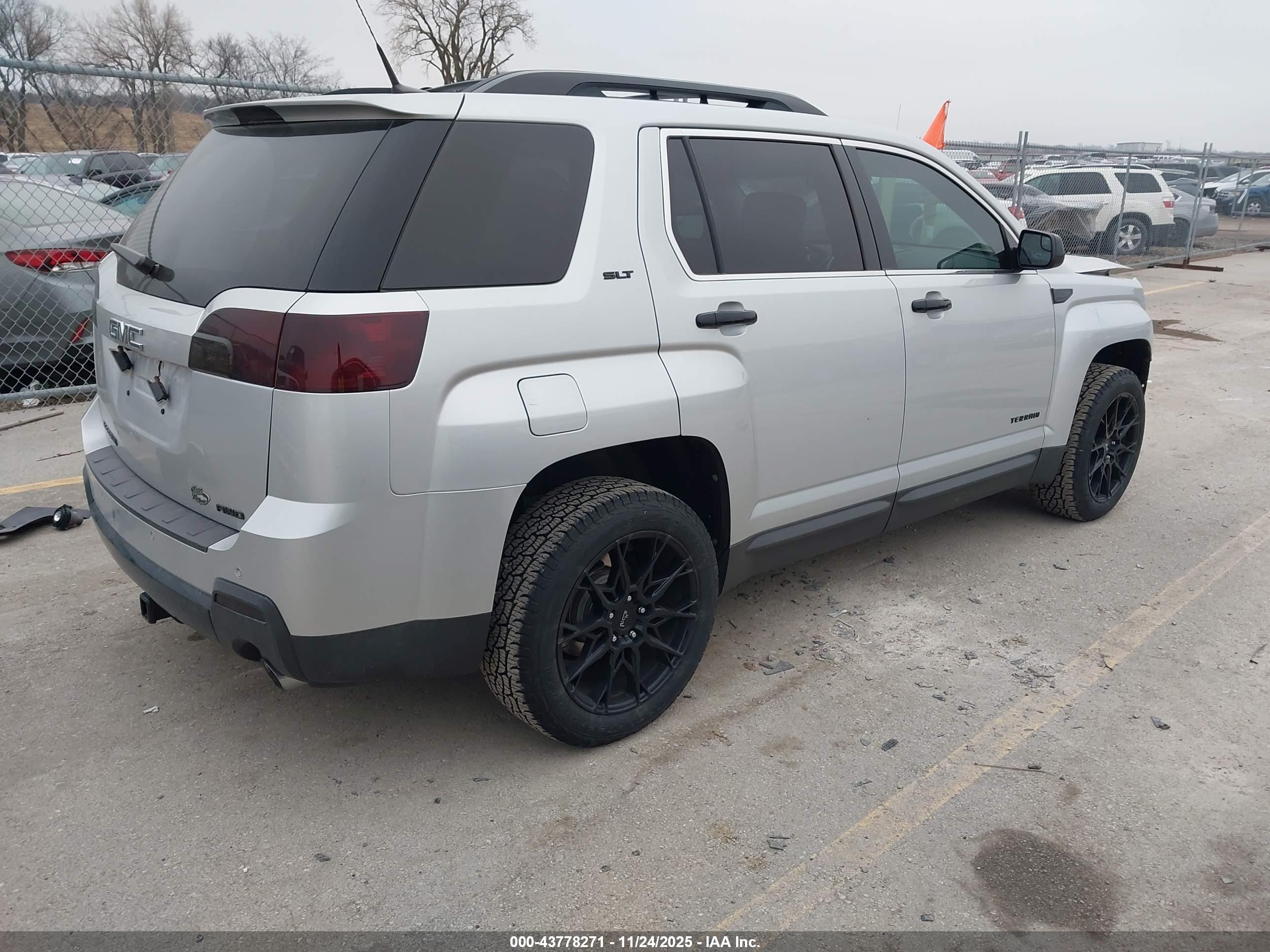 GMC TERRAIN image 4
