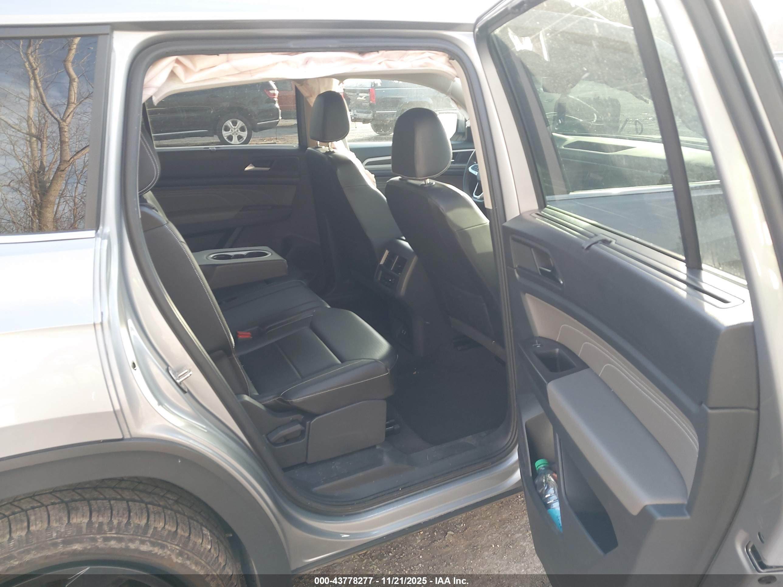 VOLKSWAGEN ATLAS image 8