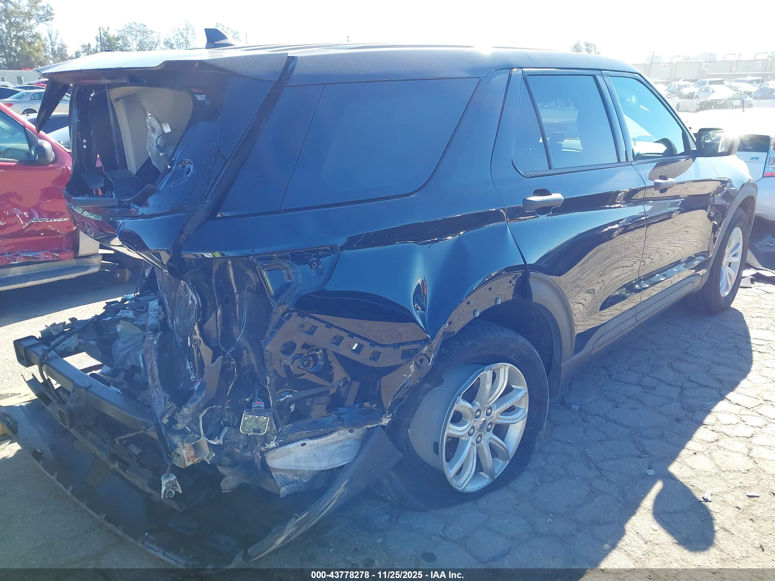 FORD EXPLORER image 4