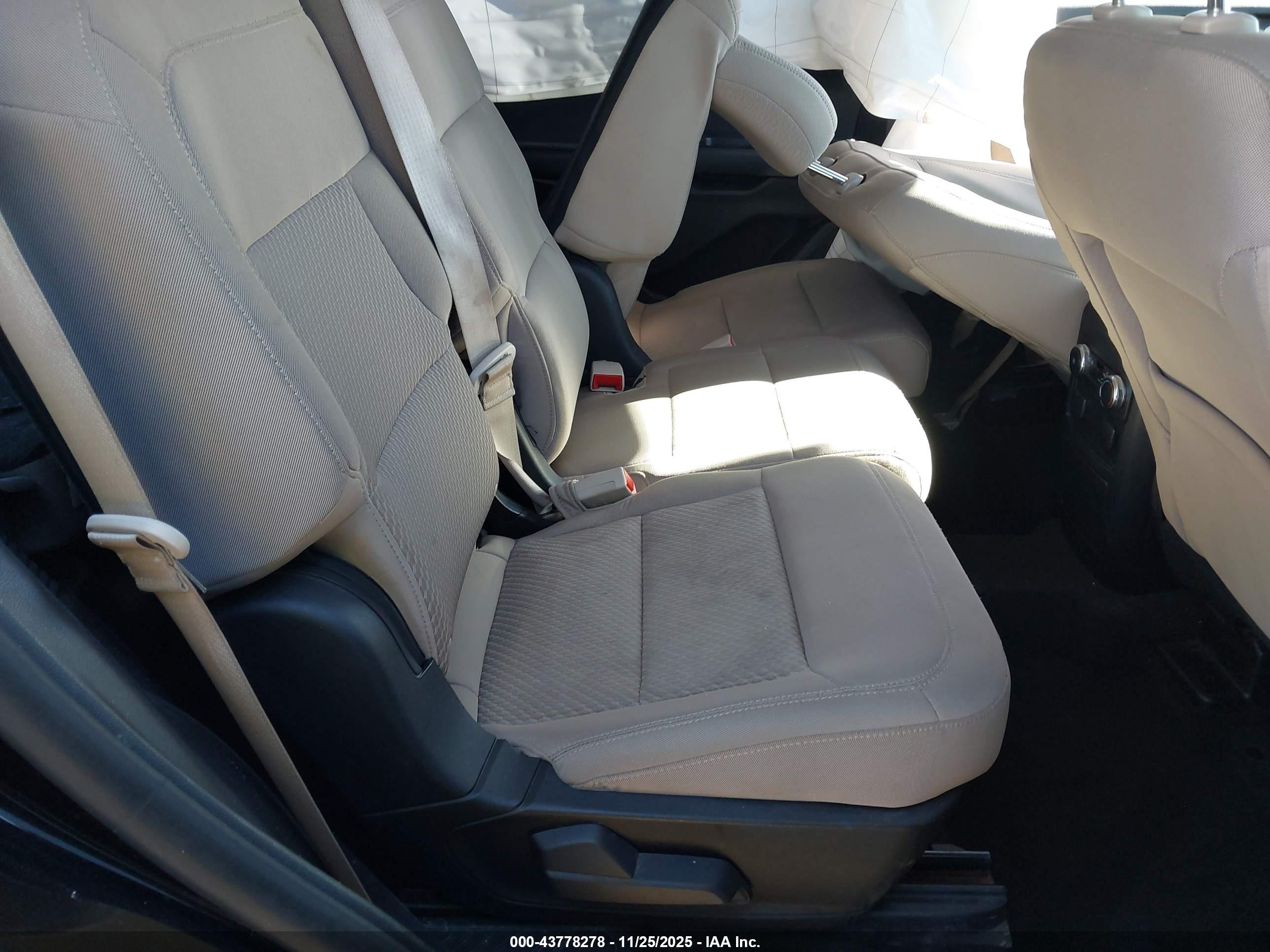 FORD EXPLORER image 8