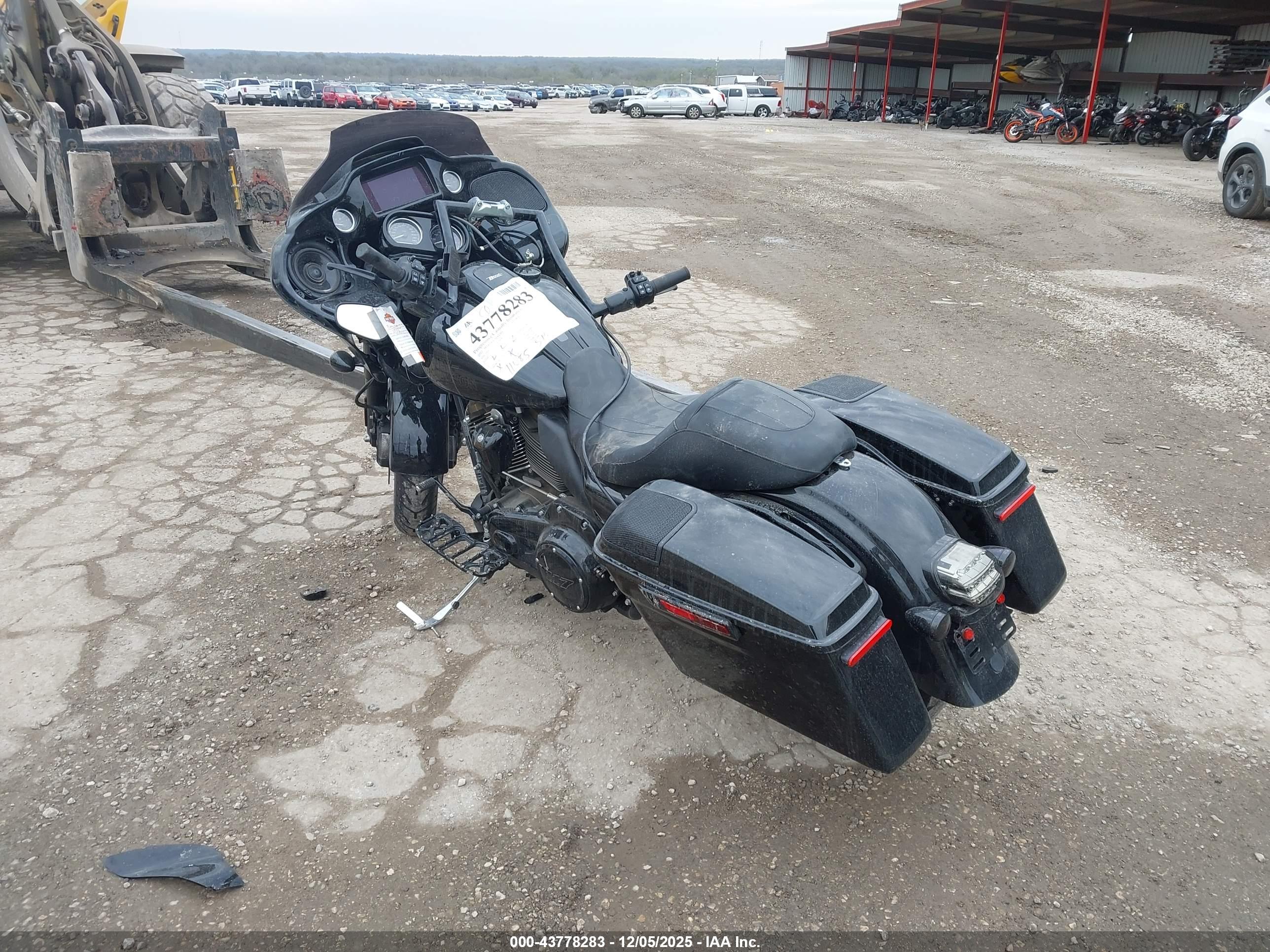 HARLEY-DAVIDSON FLTRXST image 3