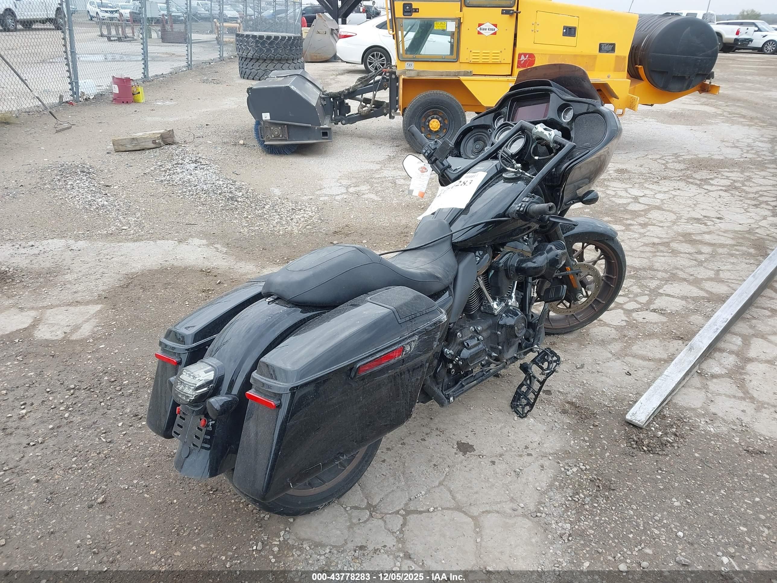 HARLEY-DAVIDSON FLTRXST image 4