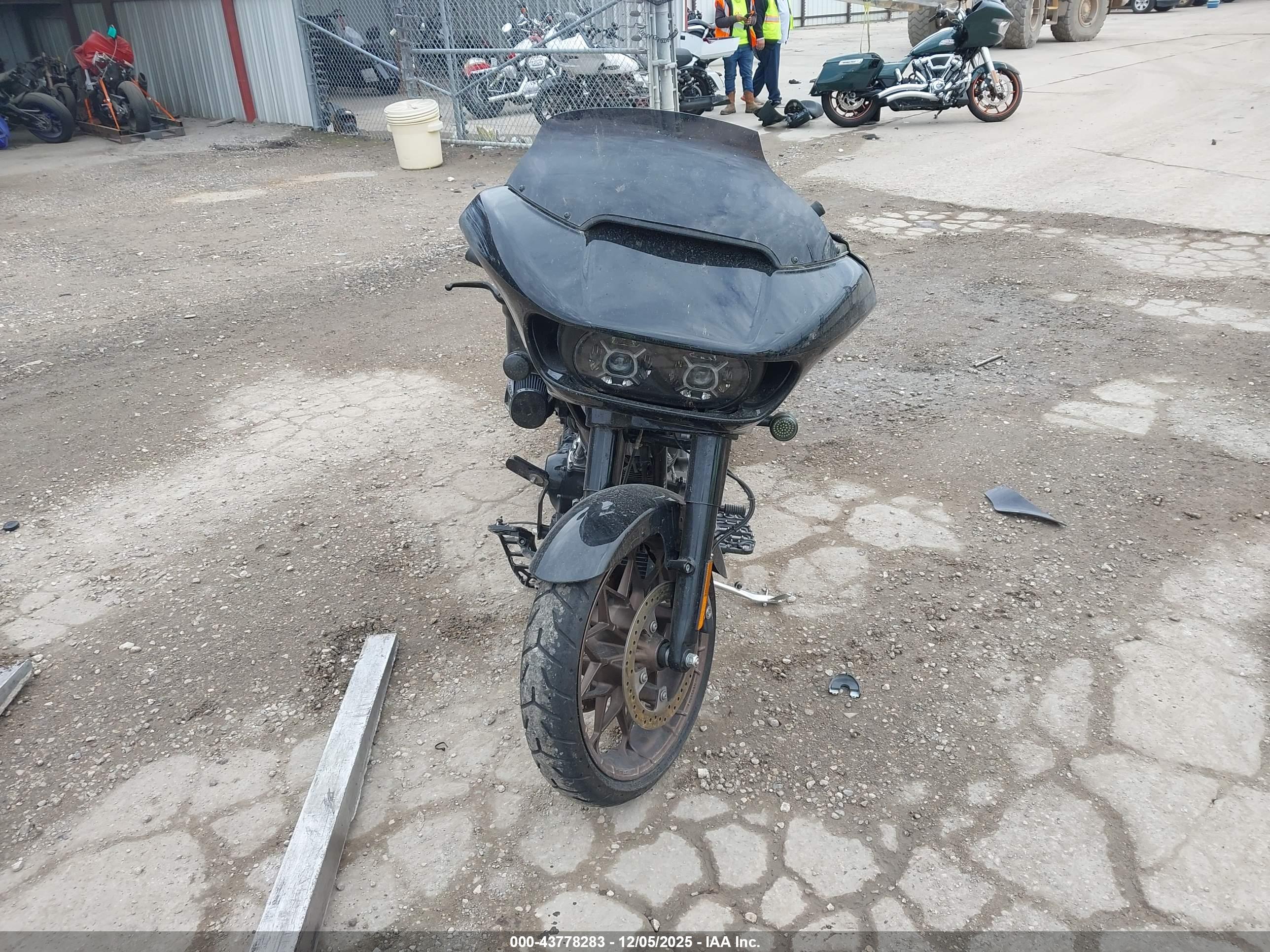 HARLEY-DAVIDSON FLTRXST image 5