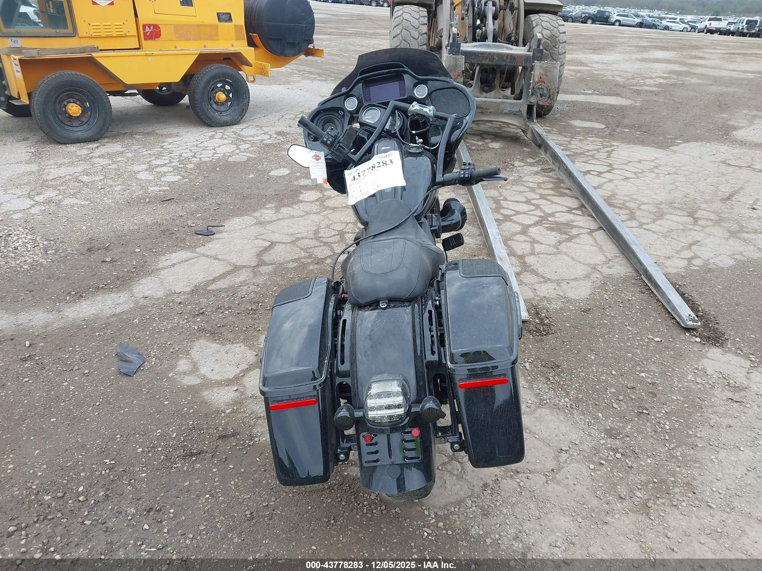 HARLEY-DAVIDSON FLTRXST image 6