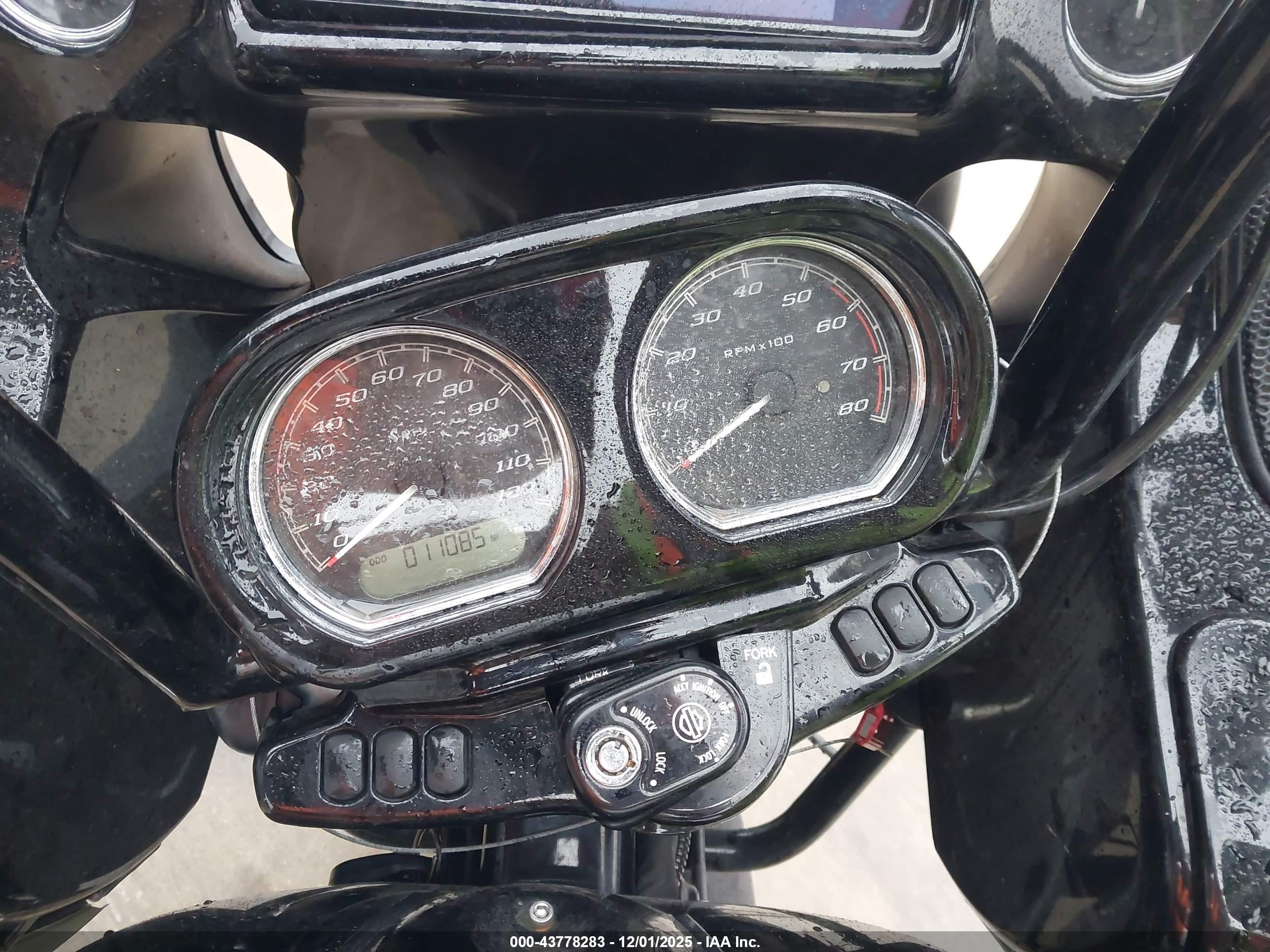 HARLEY-DAVIDSON FLTRXST image 7