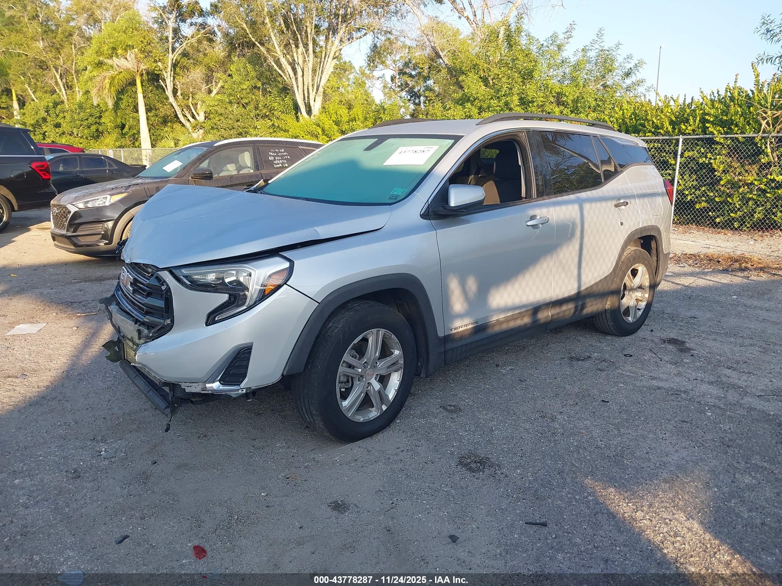 GMC TERRAIN image 2