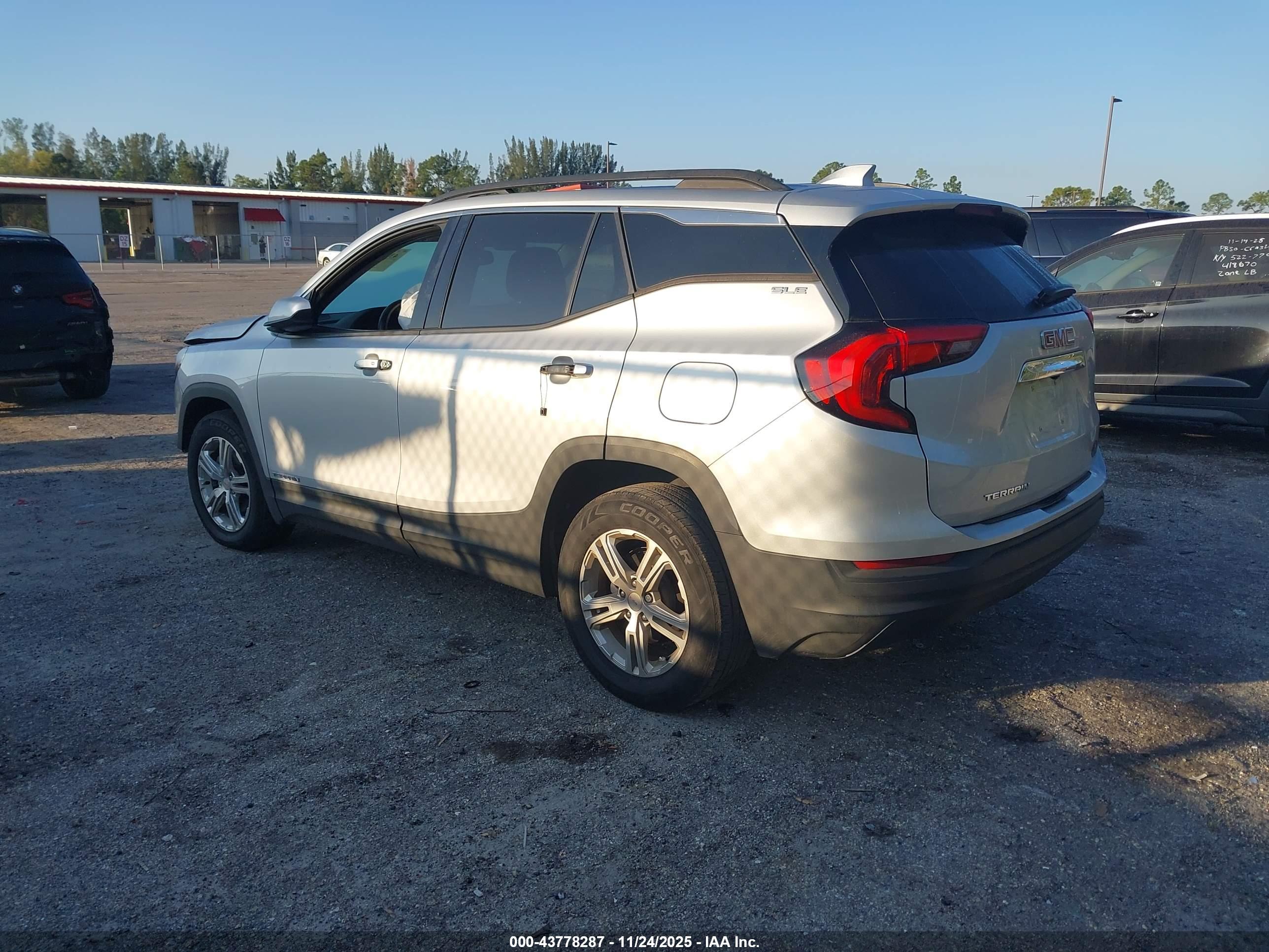 GMC TERRAIN image 3