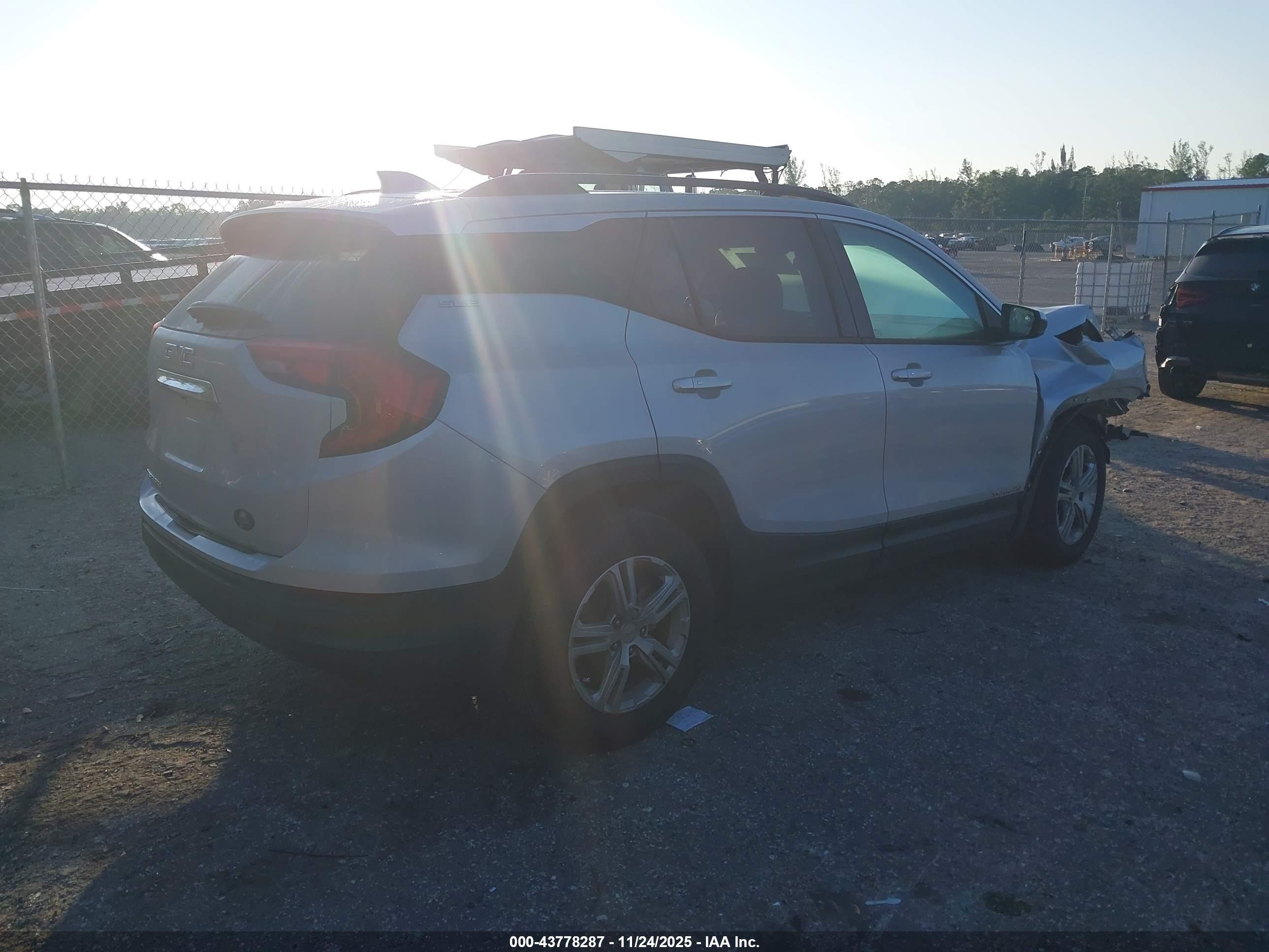 GMC TERRAIN image 4