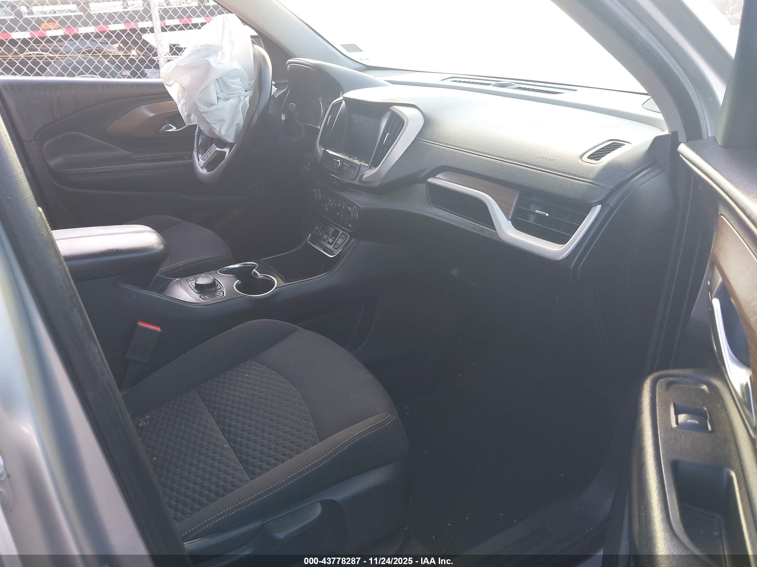 GMC TERRAIN image 5