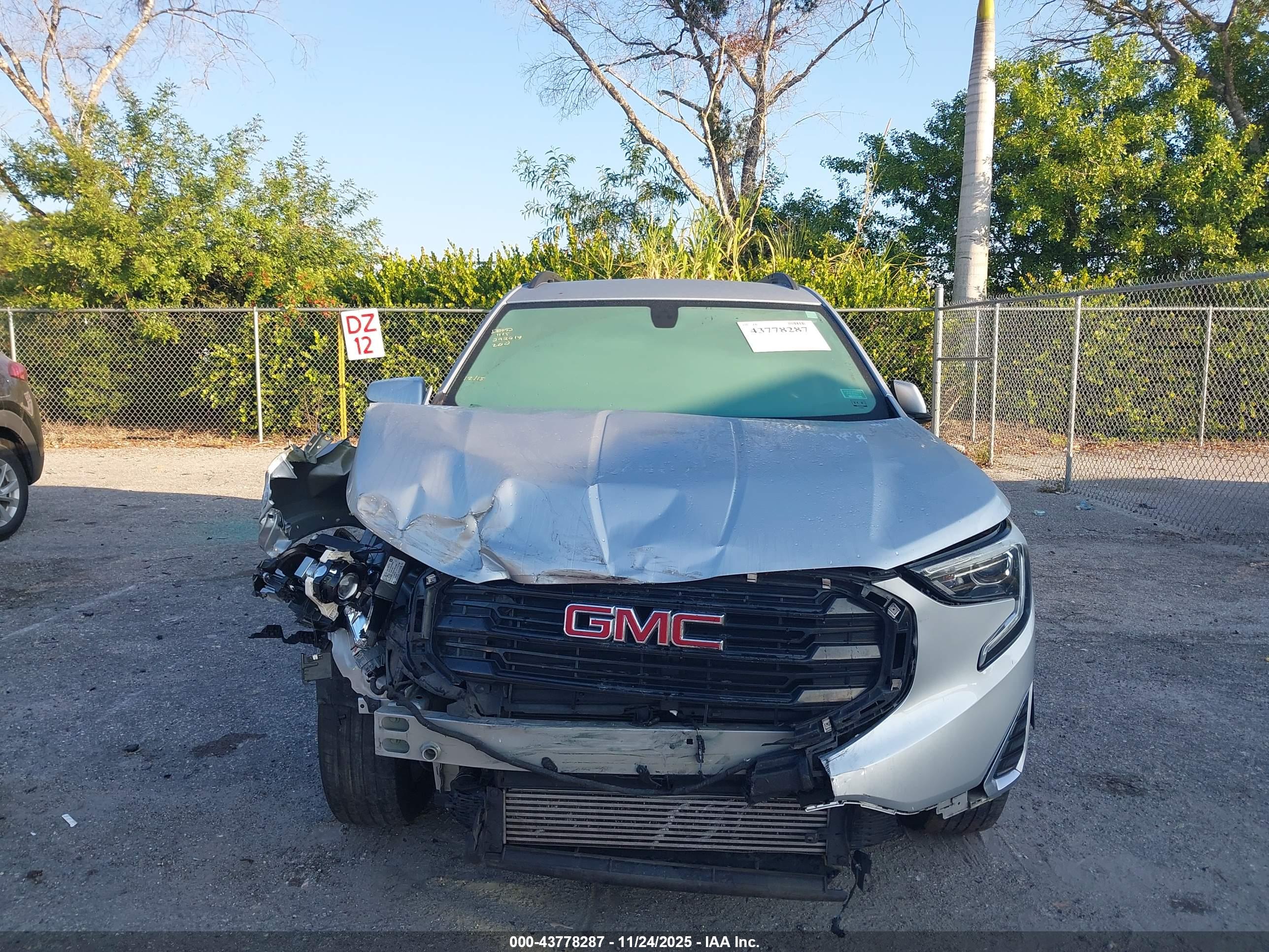 GMC TERRAIN image 6