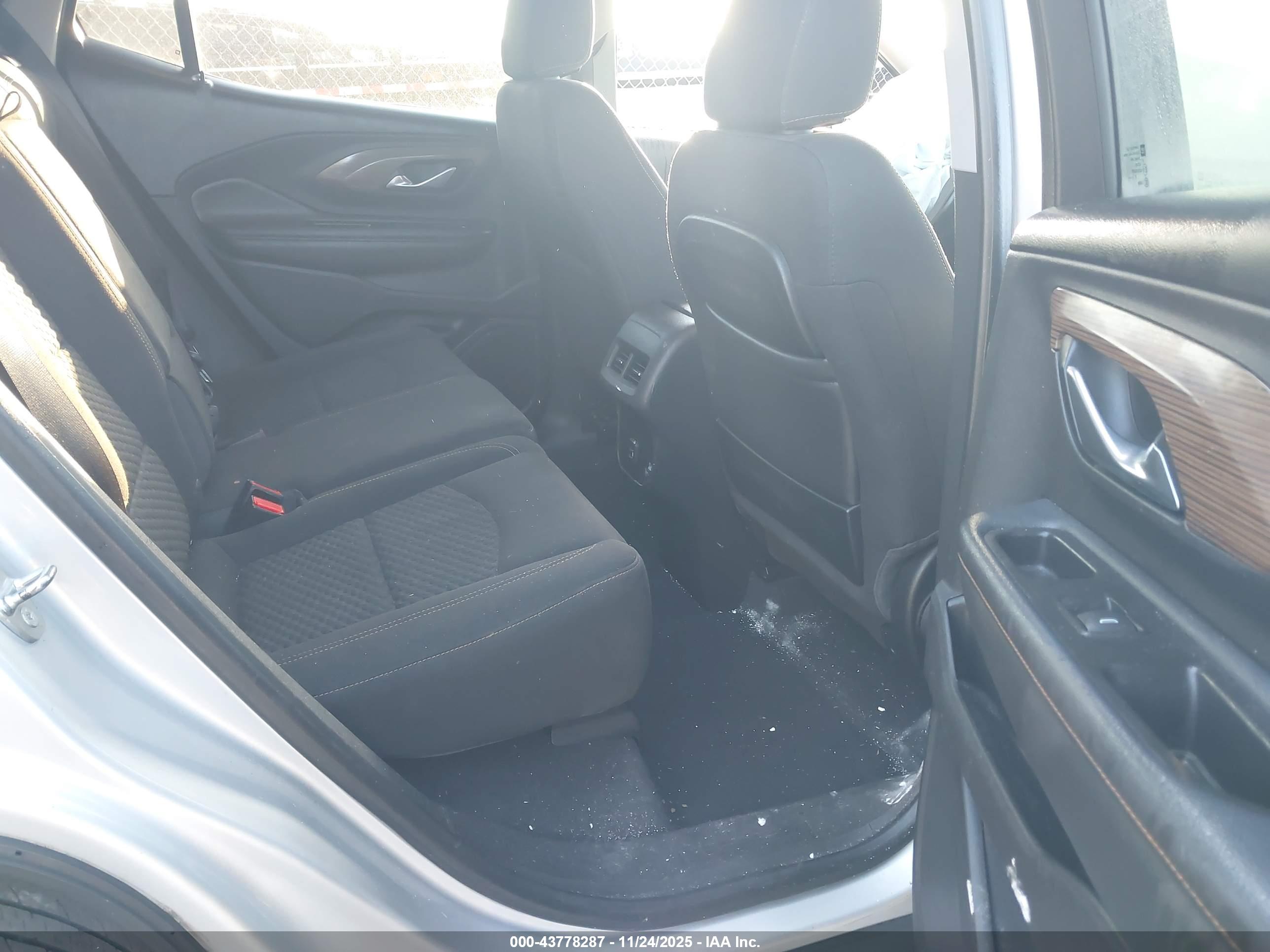 GMC TERRAIN image 8