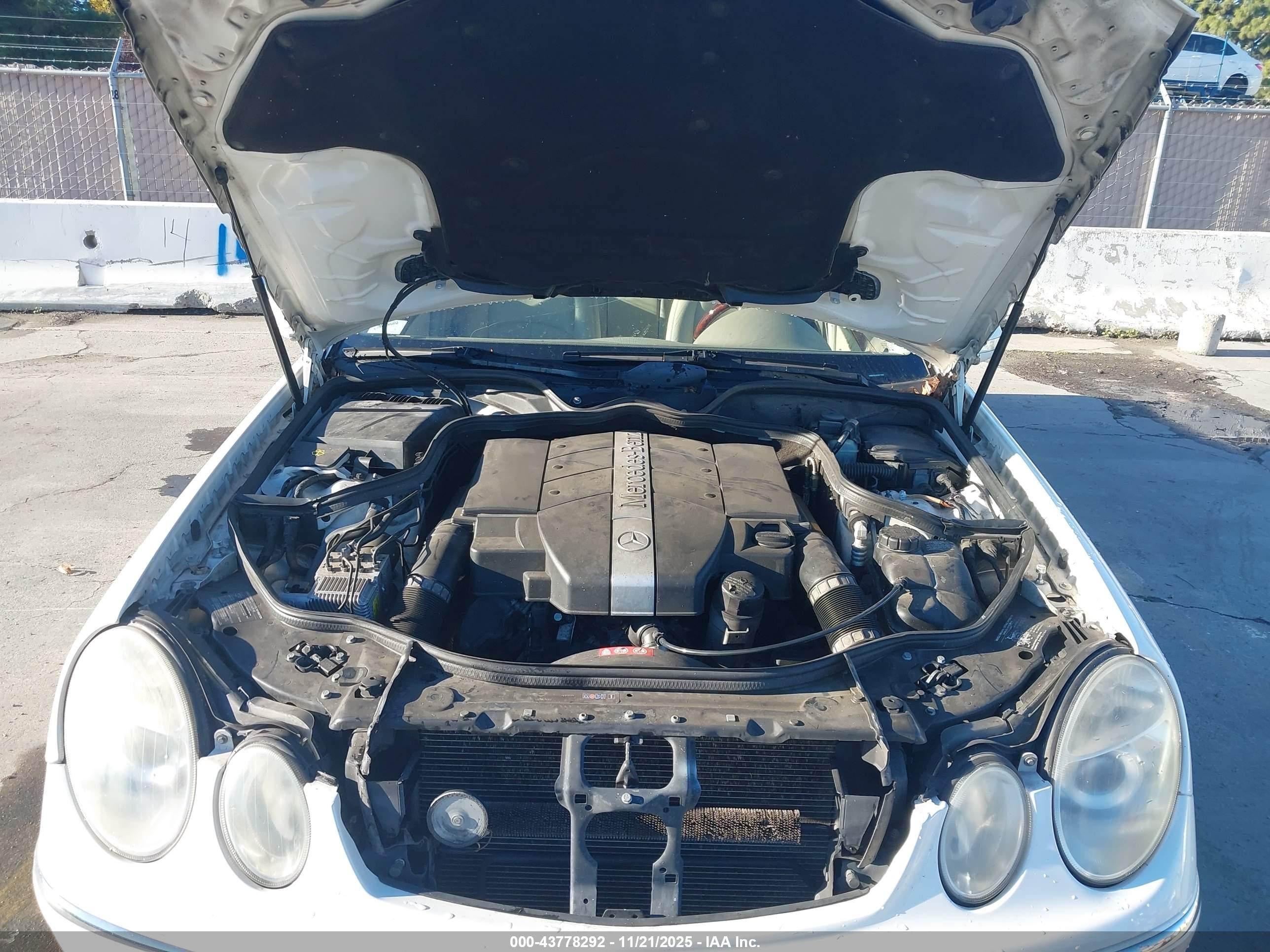 MERCEDES-BENZ E image 10