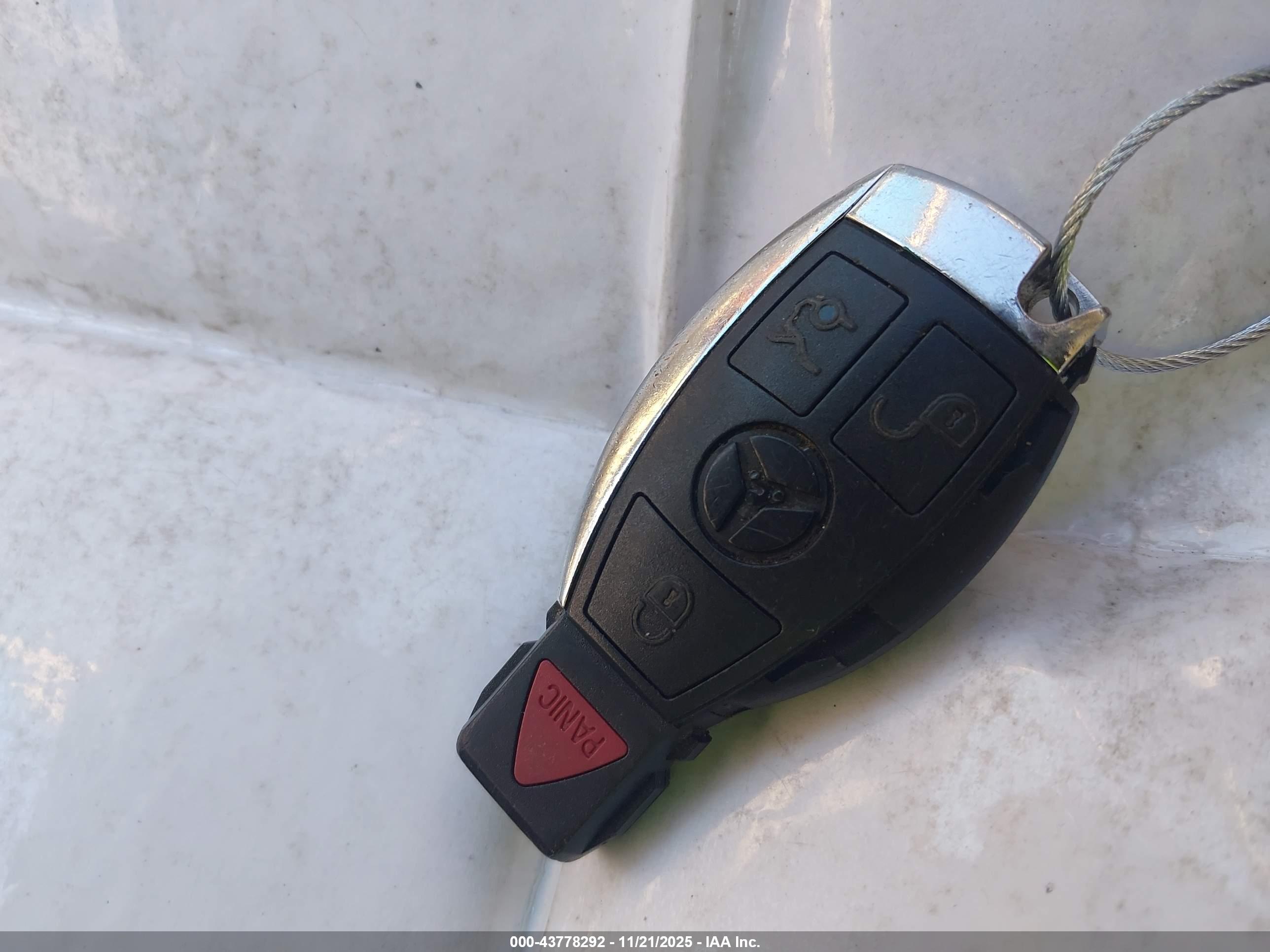 MERCEDES-BENZ E image 11