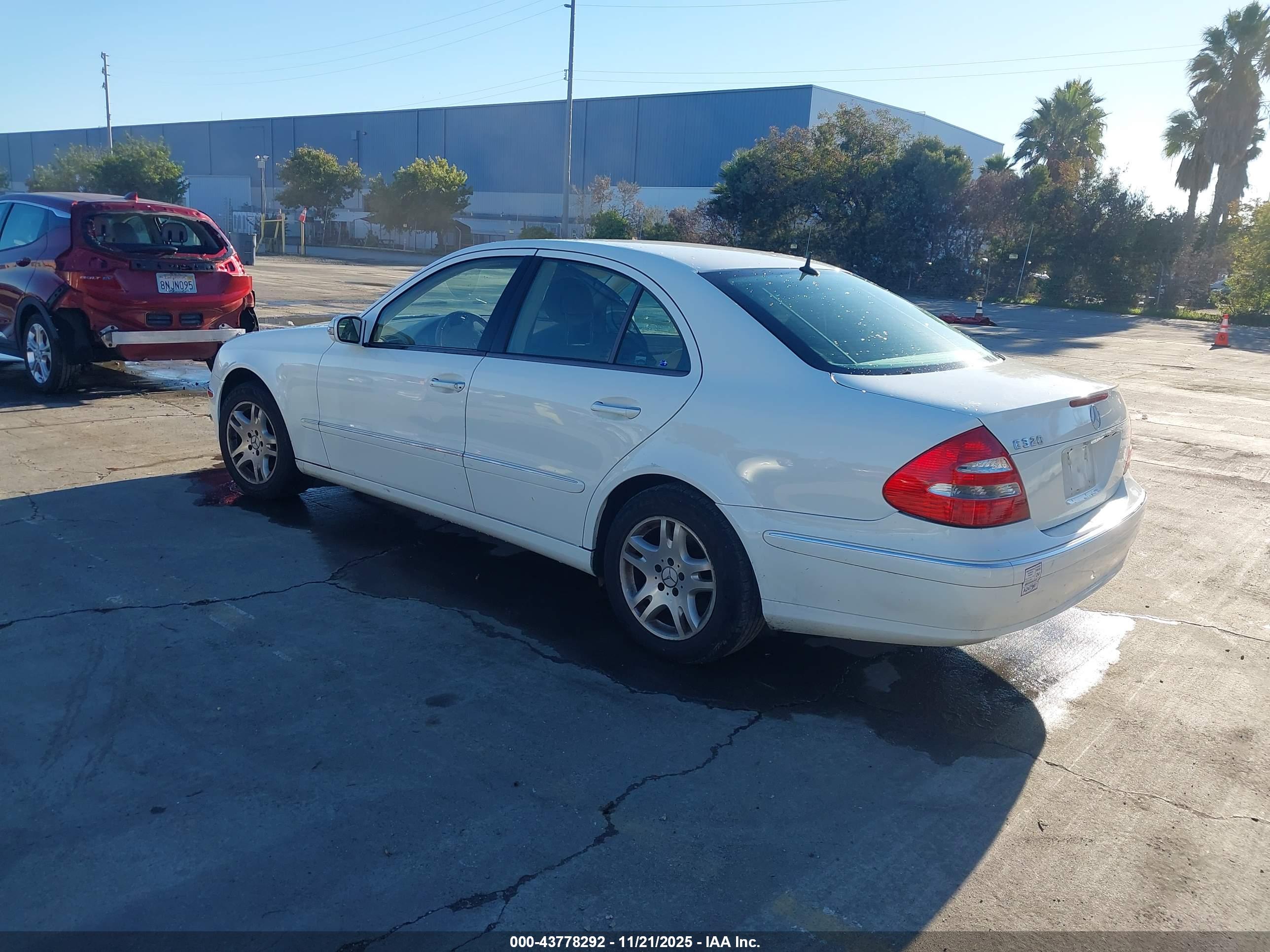 MERCEDES-BENZ E image 3