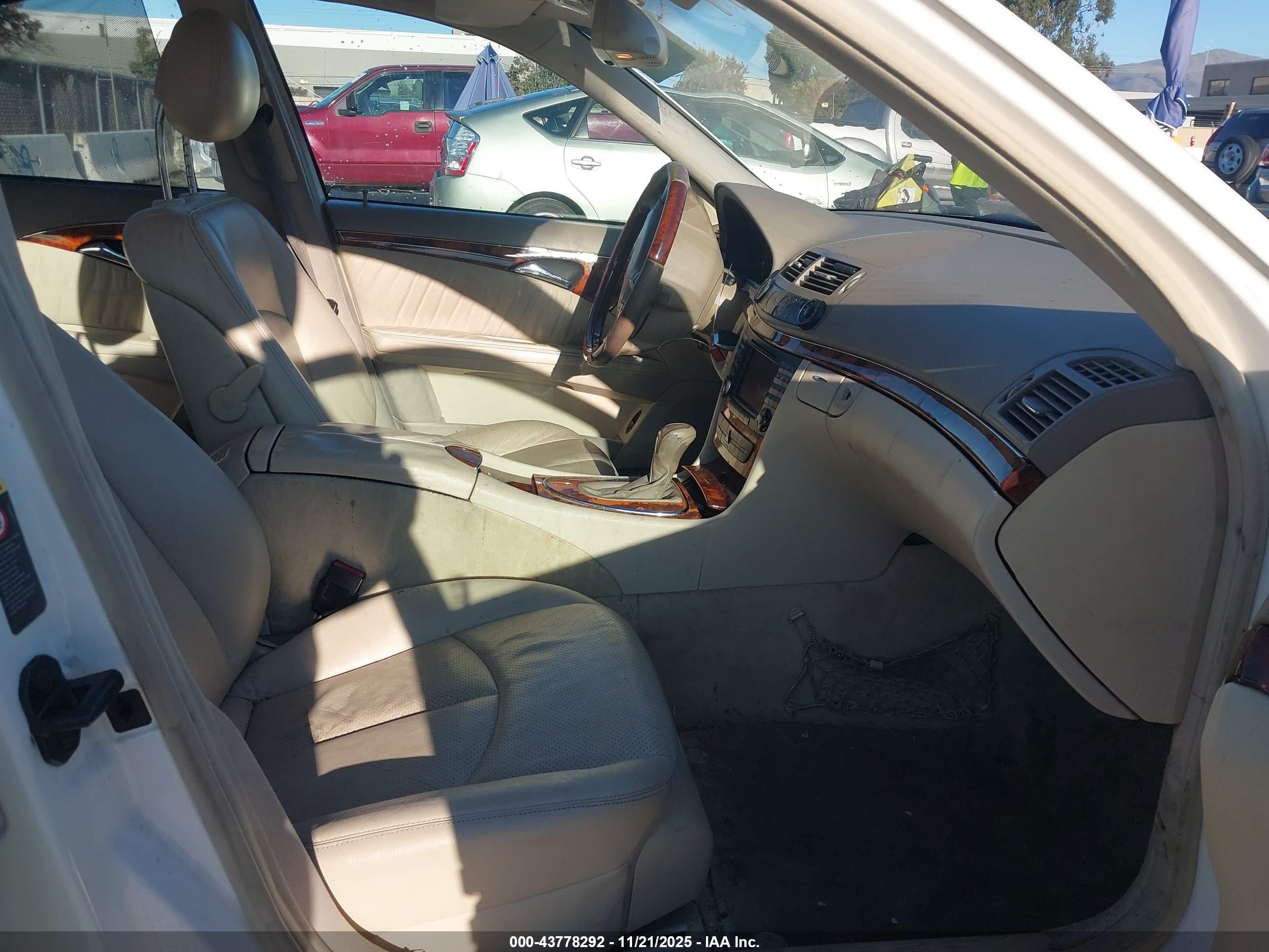 MERCEDES-BENZ E image 5