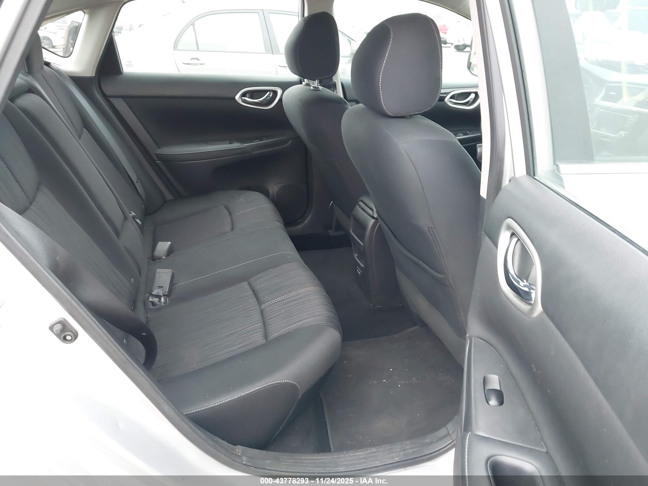 NISSAN SENTRA image 8