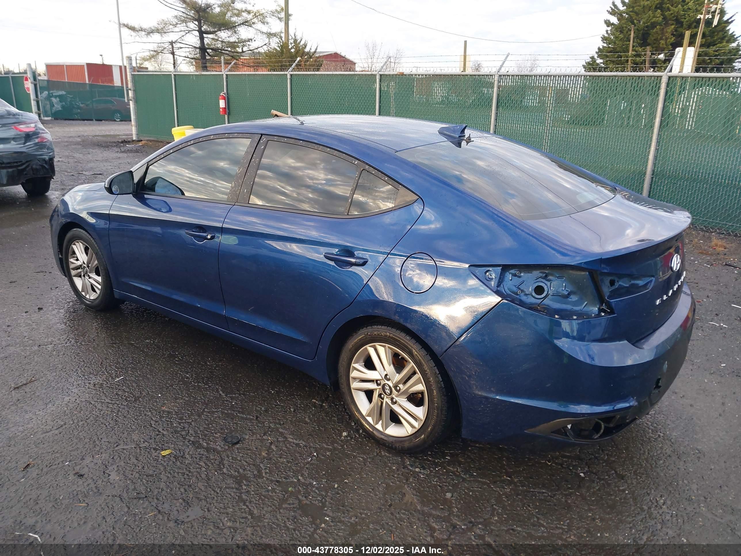 HYUNDAI ELANTRA image 3