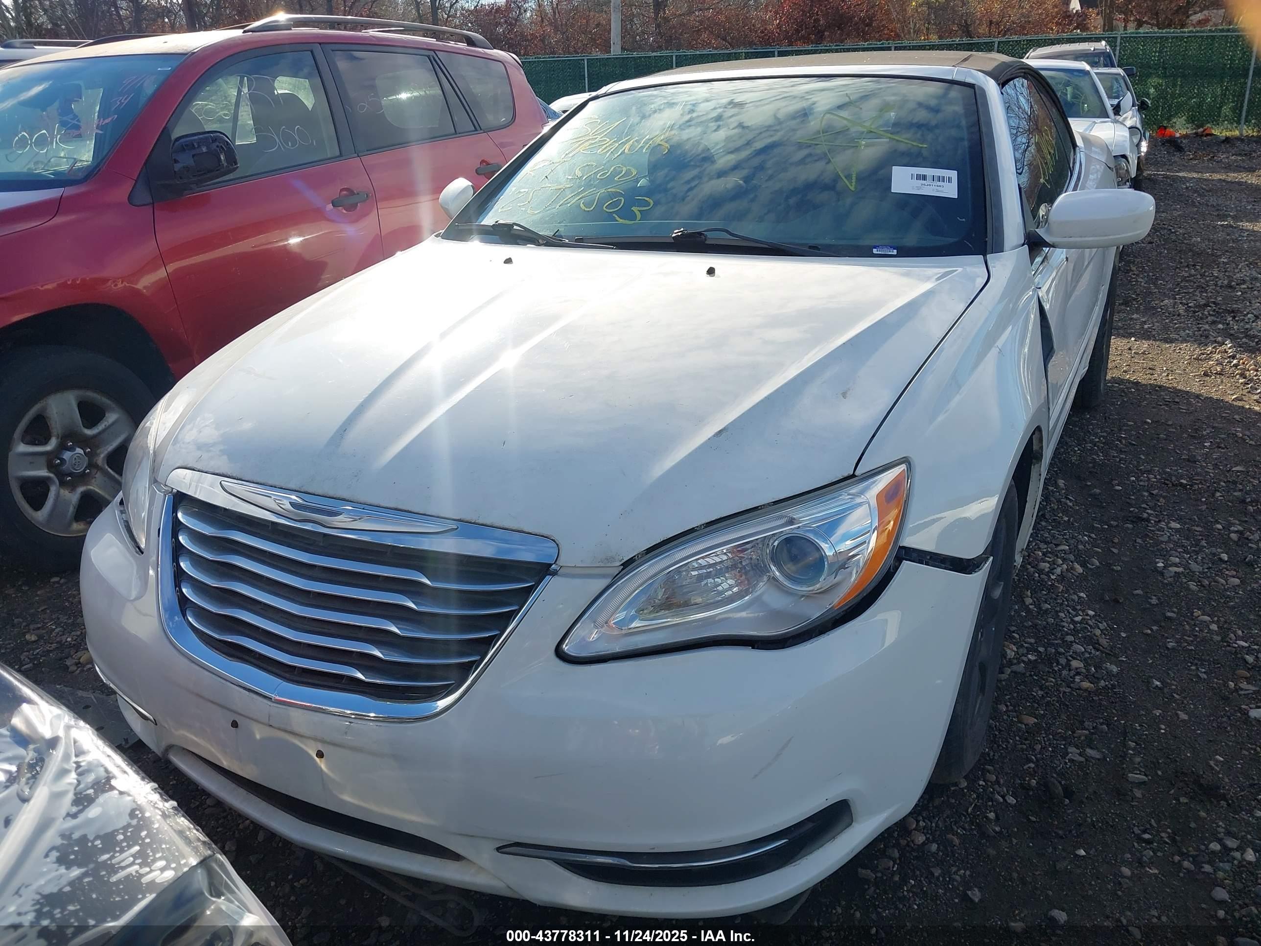 CHRYSLER 200 image 6