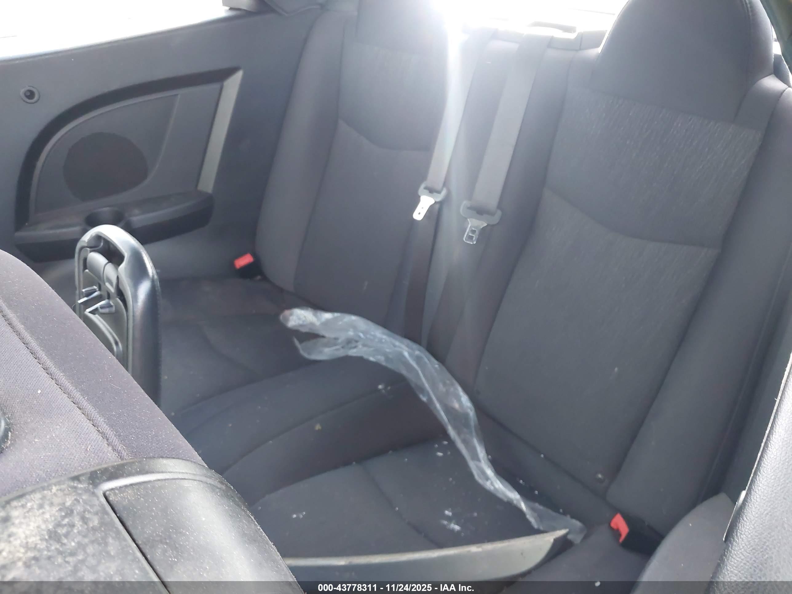 CHRYSLER 200 image 8