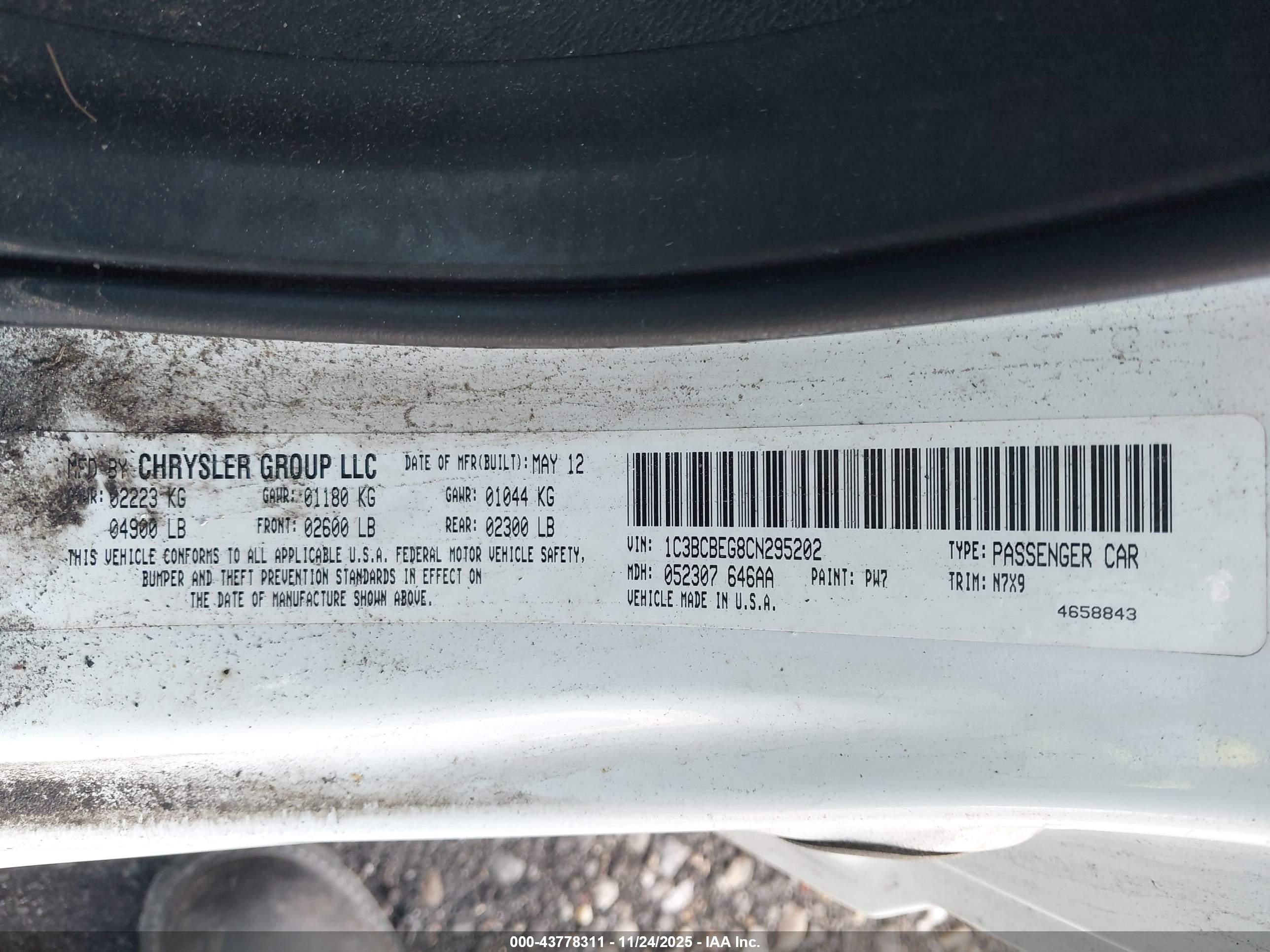 CHRYSLER 200 image 9