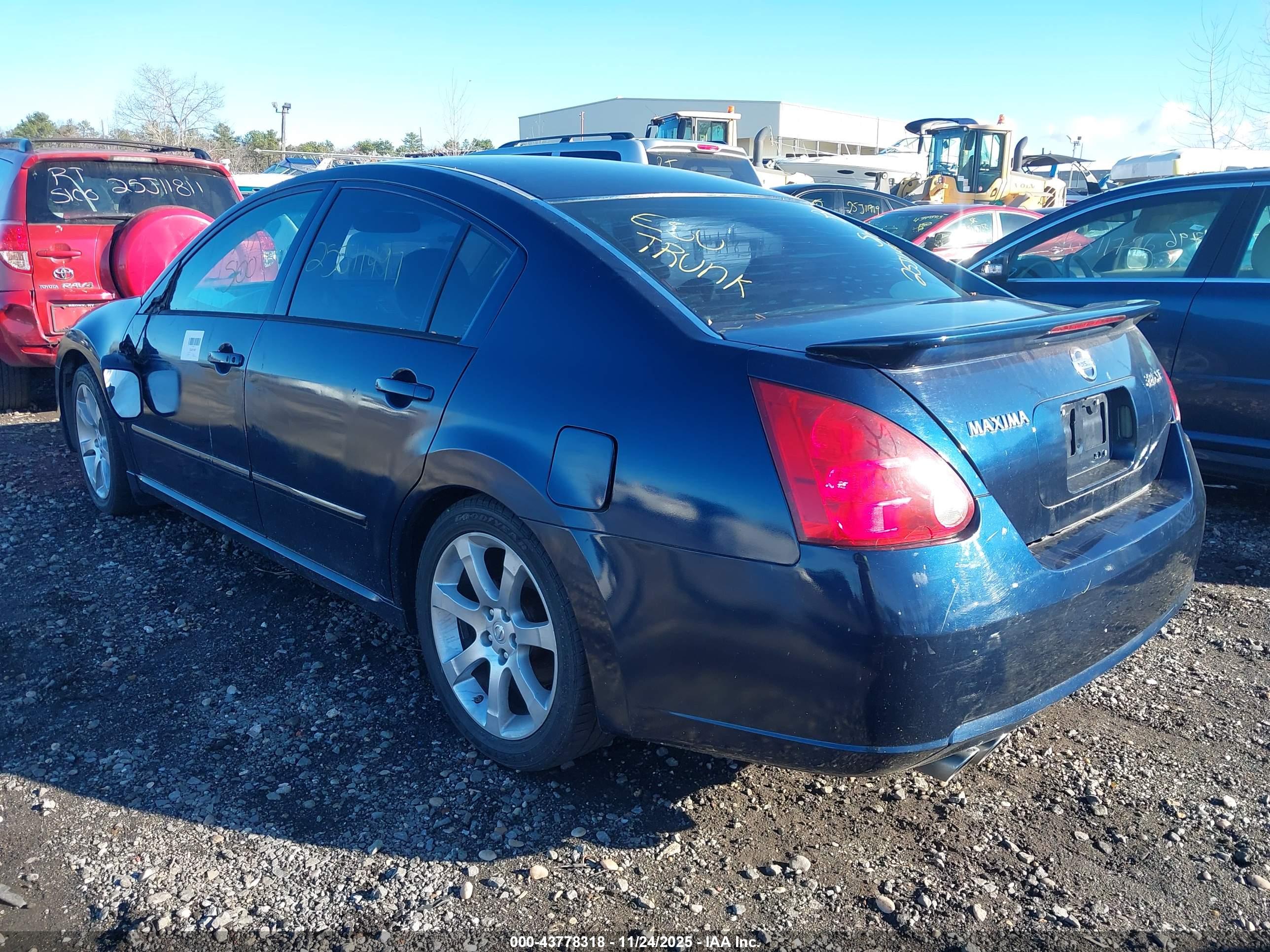 NISSAN MAXIMA image 3