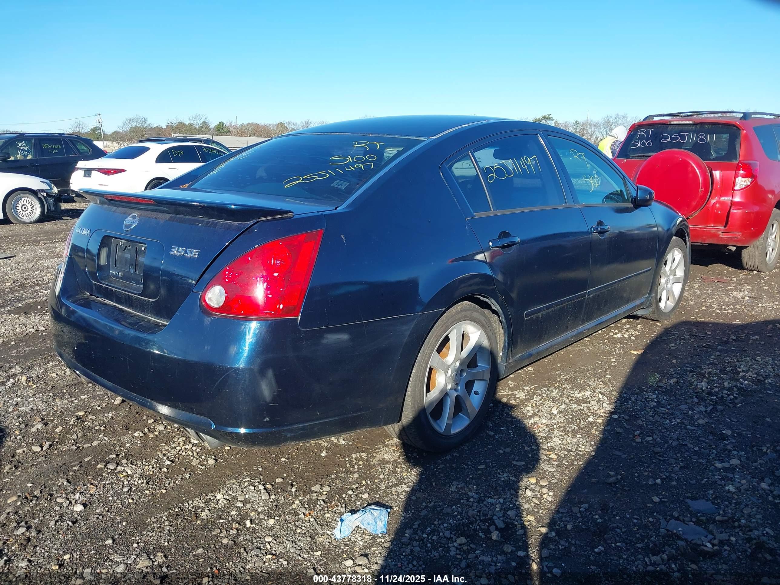 NISSAN MAXIMA image 4