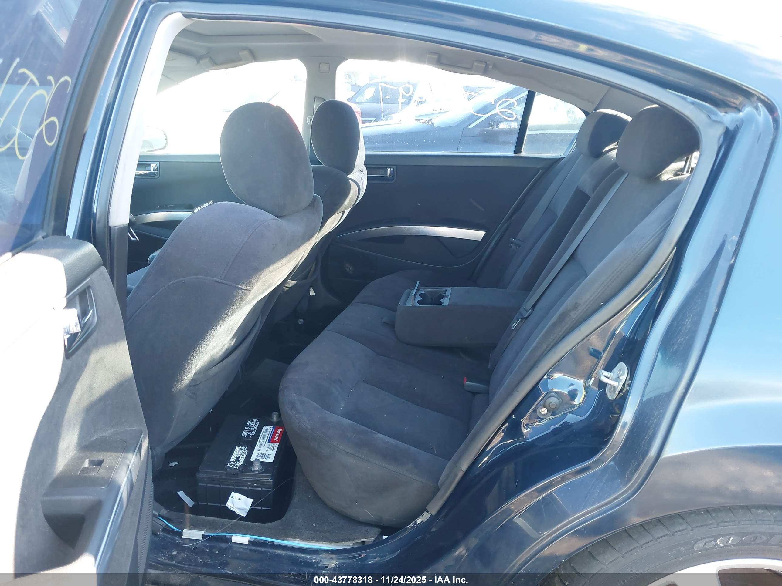 NISSAN MAXIMA image 8